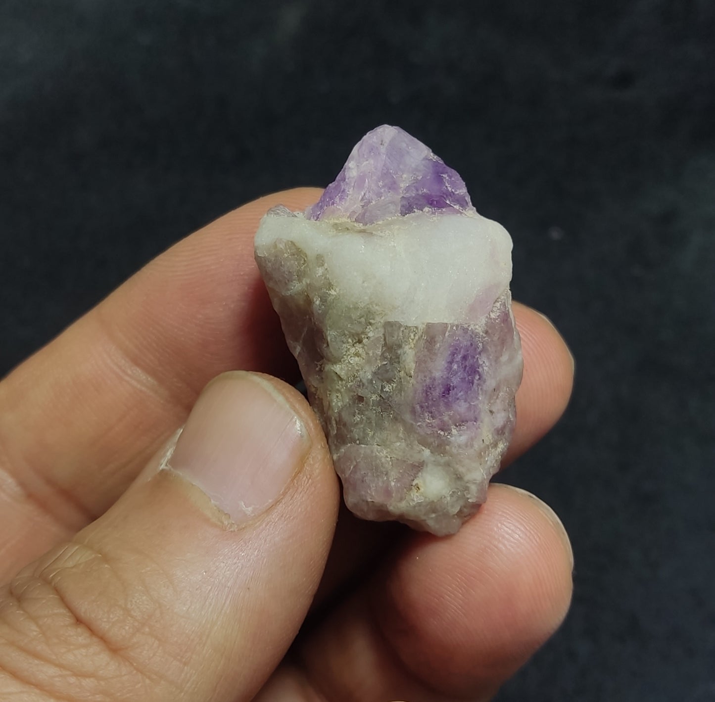 Natural fluorescent Tenebrescent Hackmanite 16.5 grams