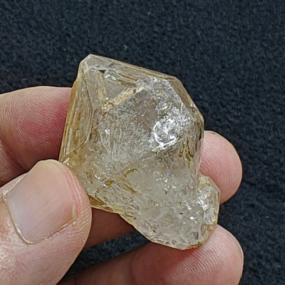 Natural window quartz fenster quartz scepter like formation 25 grams