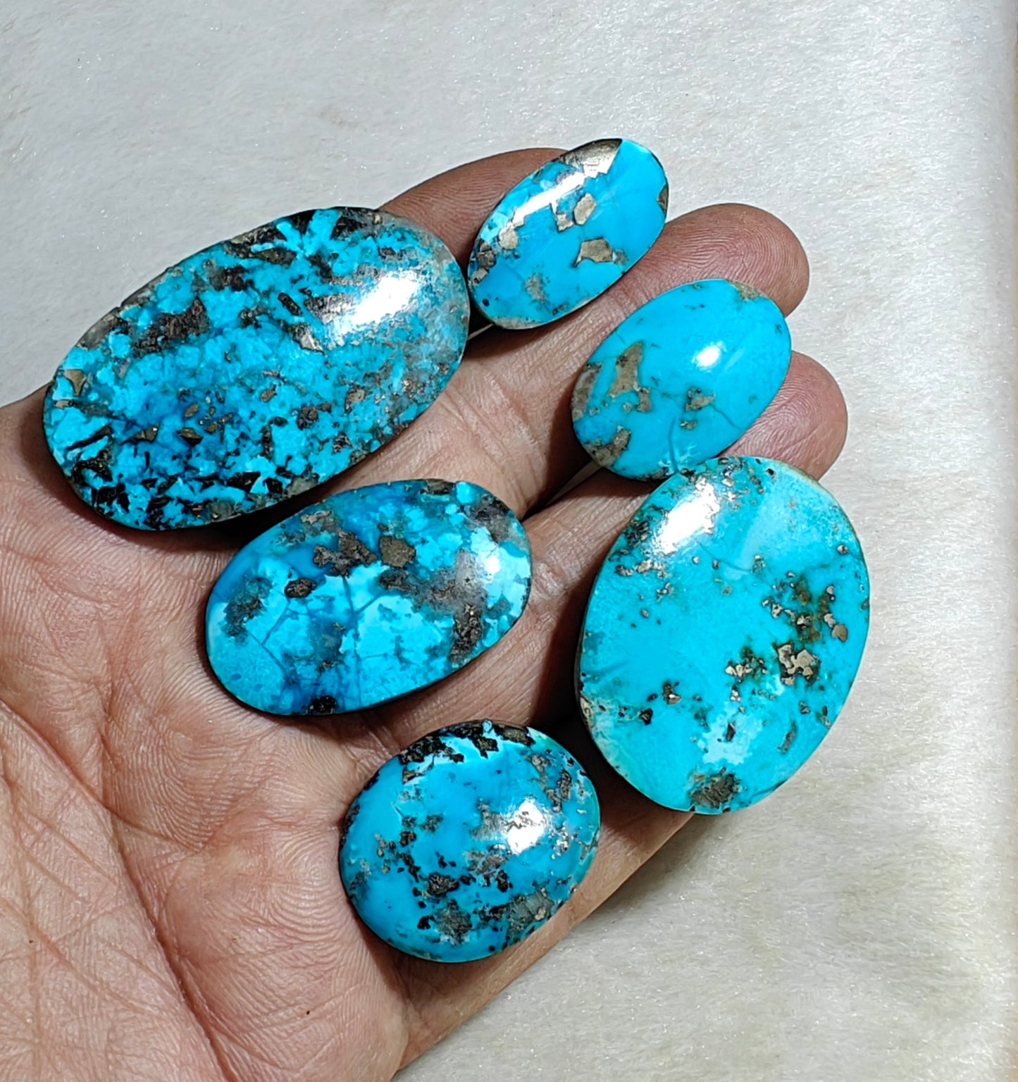 6 turquoise cabochons 82 grams