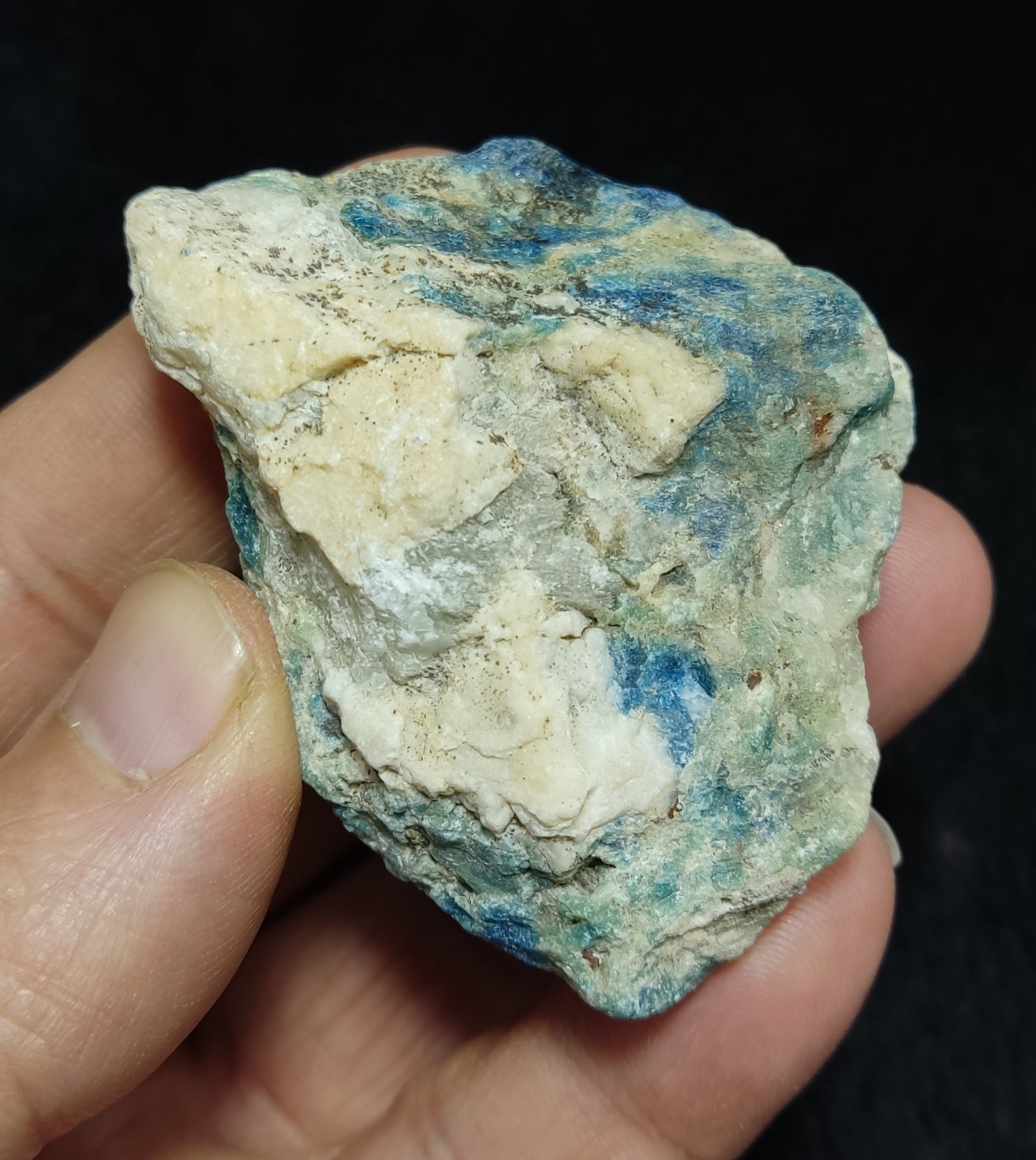 Lazurite/Sodalite/hauynite with Partly Fluorescent 73 grams