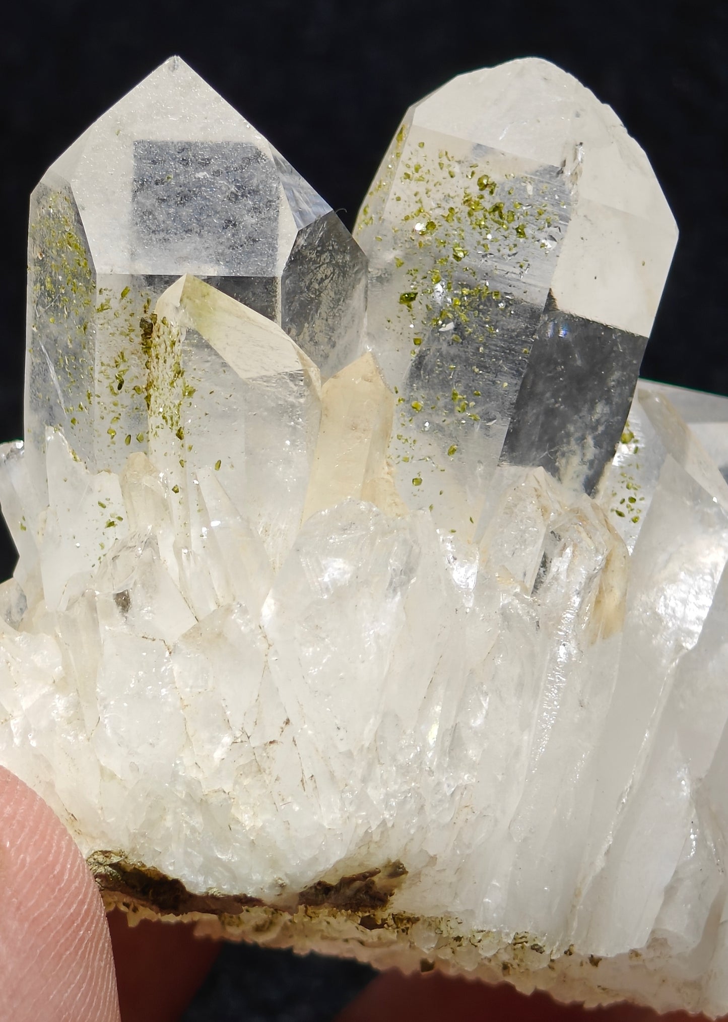 An amazing self standing quartz cluster with Epidote inclusions 160 grams