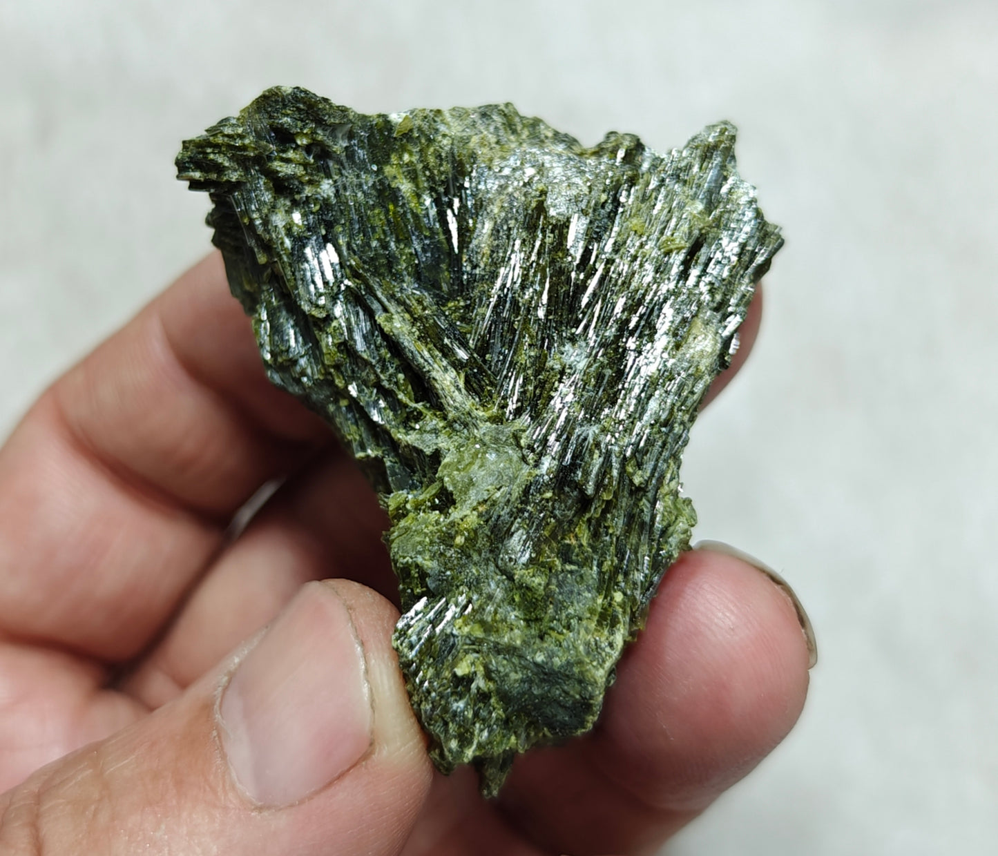 An Amazing specimen of lusterous Epidote crystal 66 grams