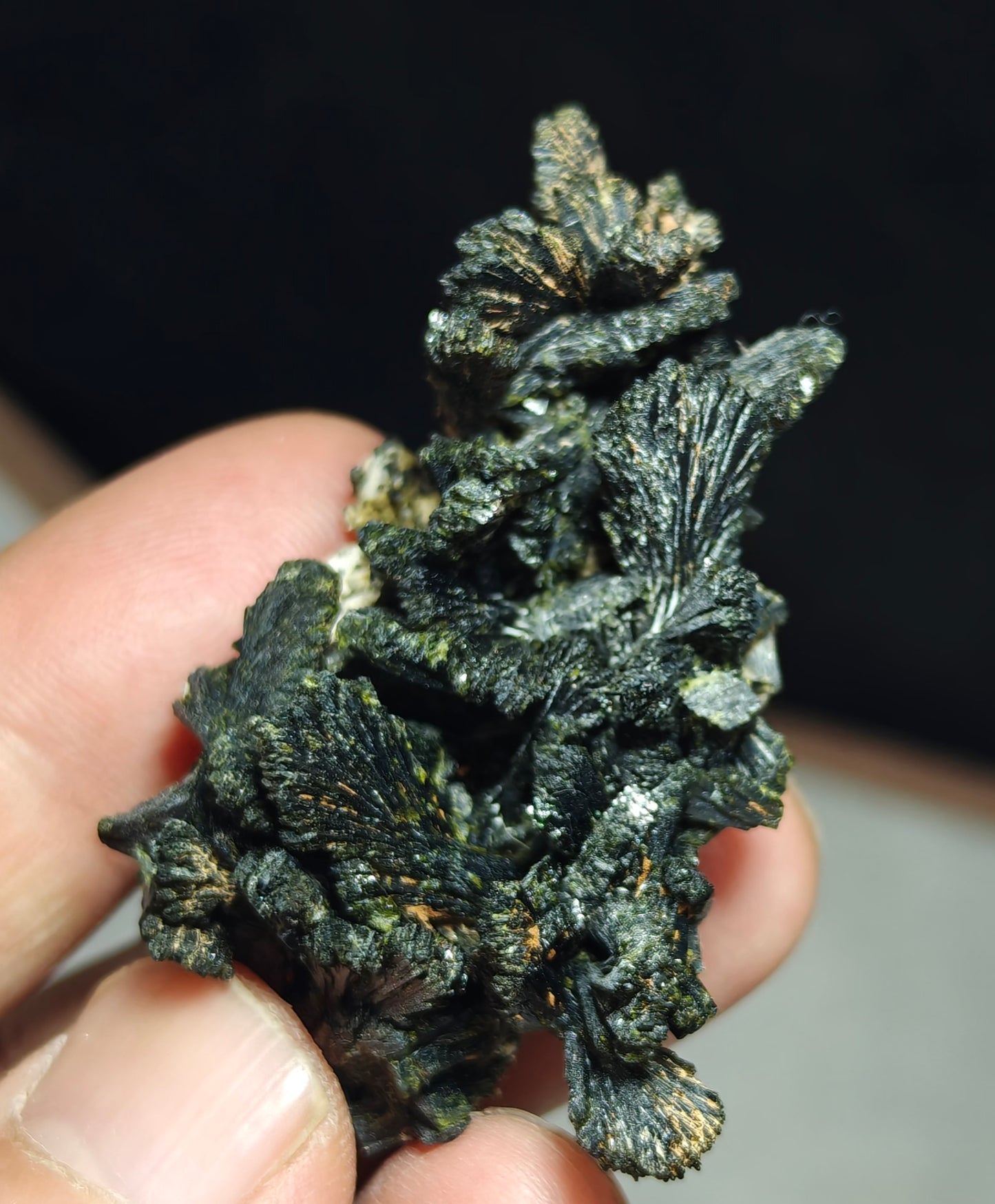 Natural Epidotes cluster 30 grams