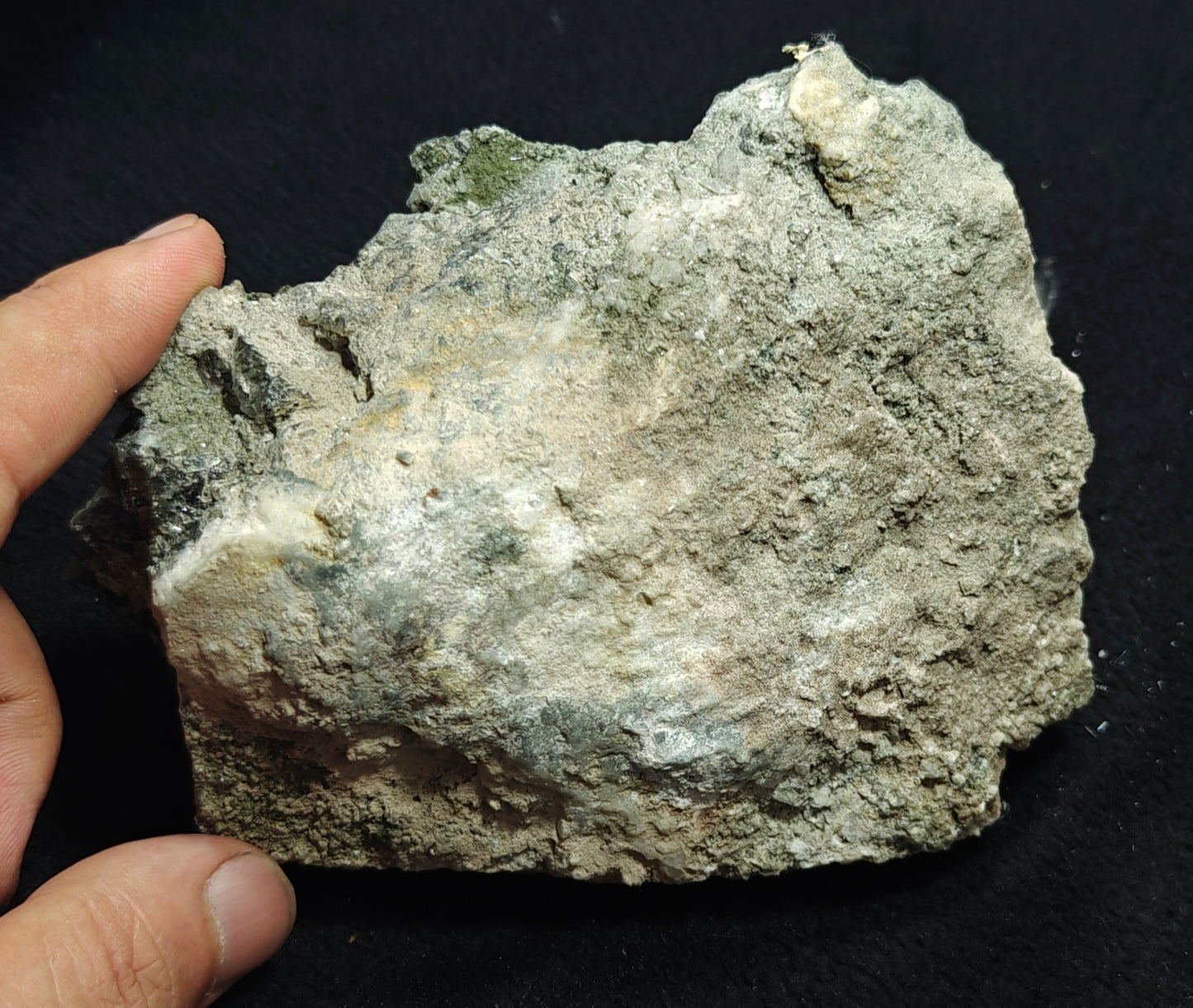 Chlorite Quartz crystal specimen 770 grams