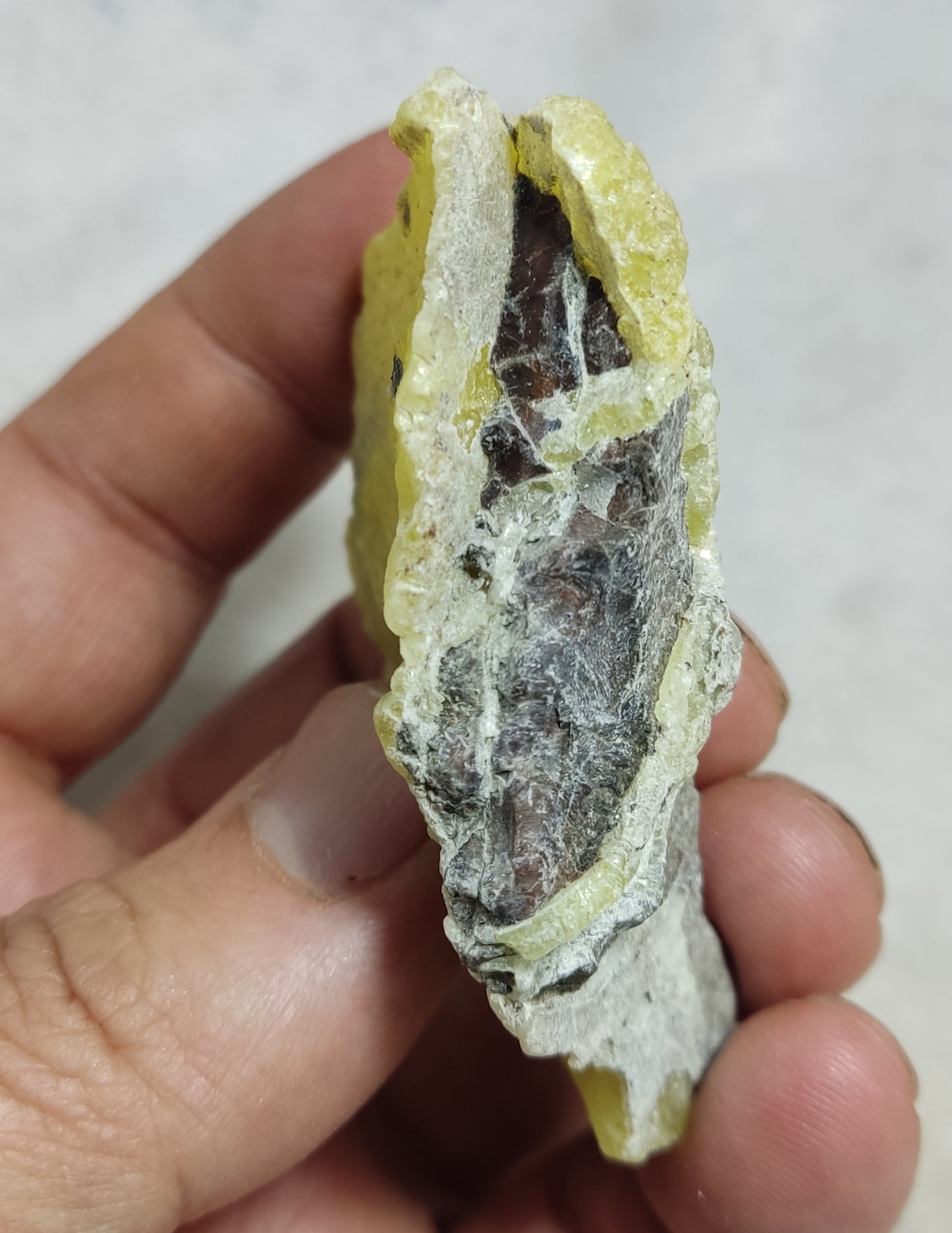 Natural yellow color Brucite 52 grams