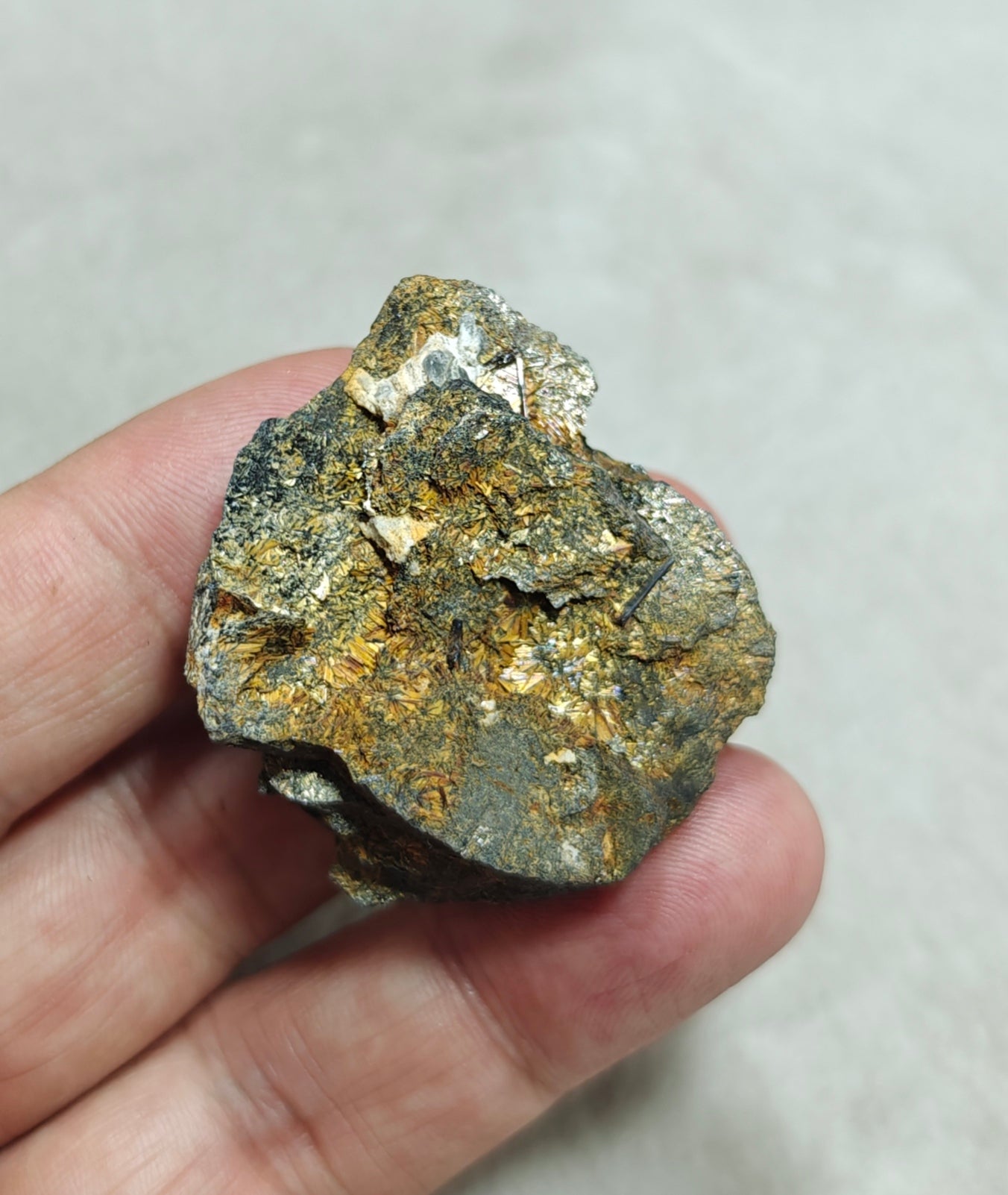 Rutiles on hematite 46 grams