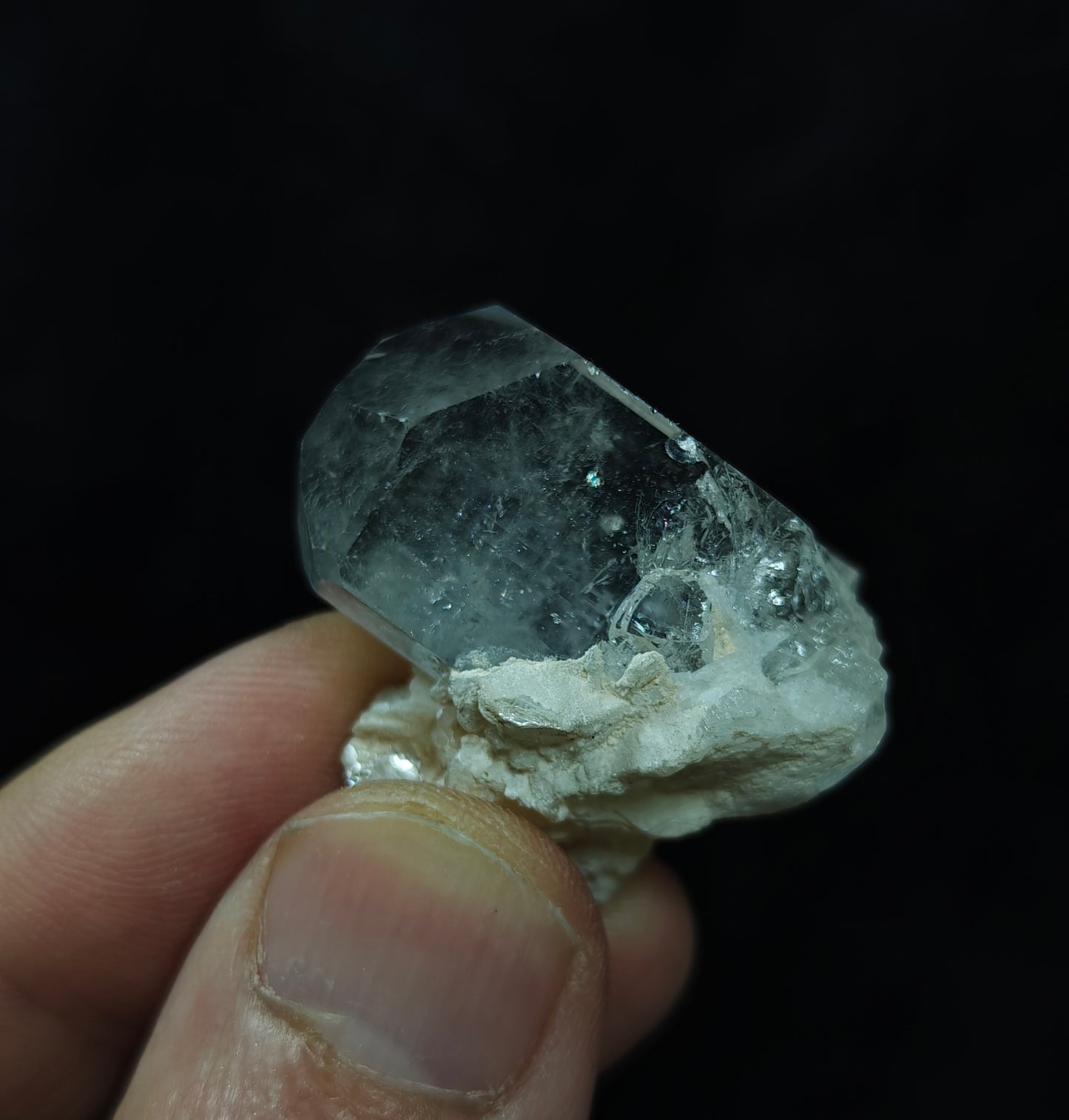 Natural perfectly terminated Topaz crystal 33 grams