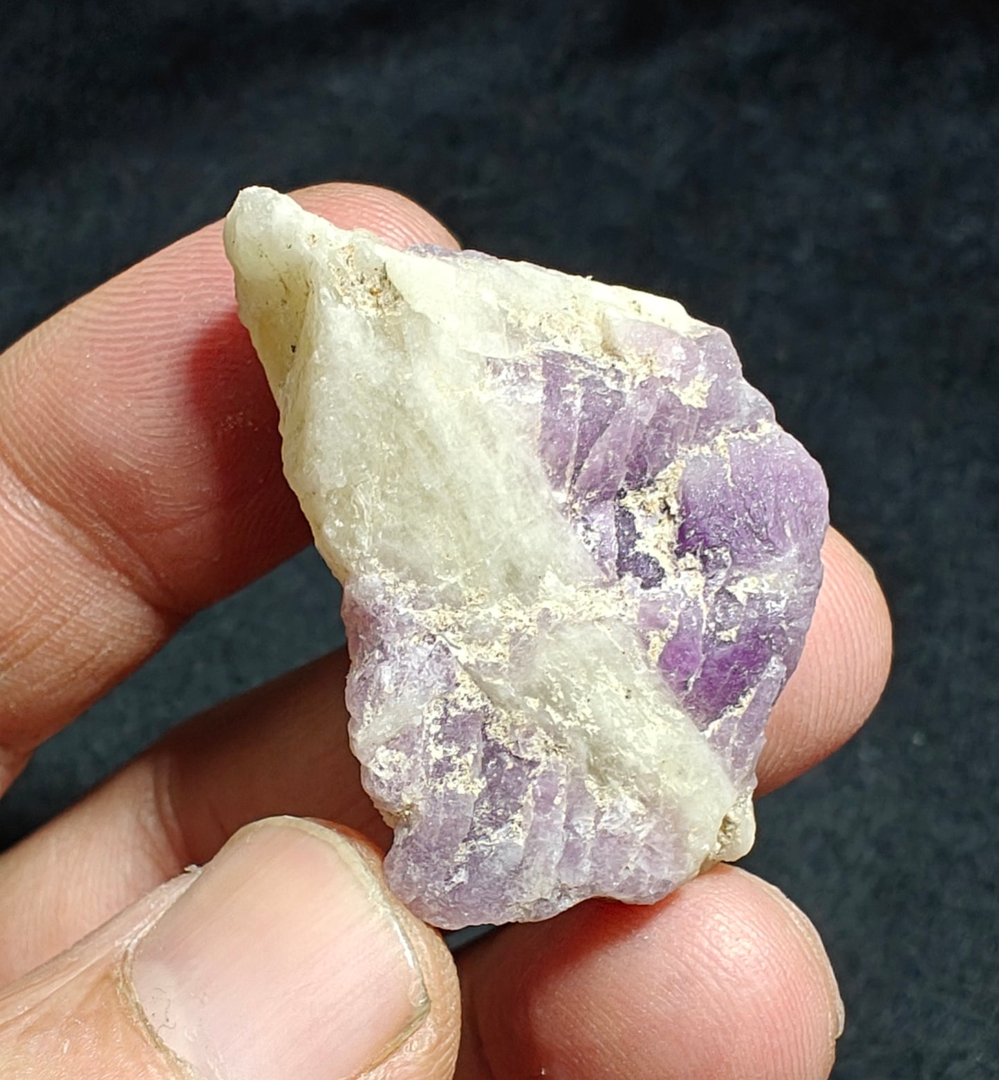 Natural fluorescent Hackmanite 20 grams