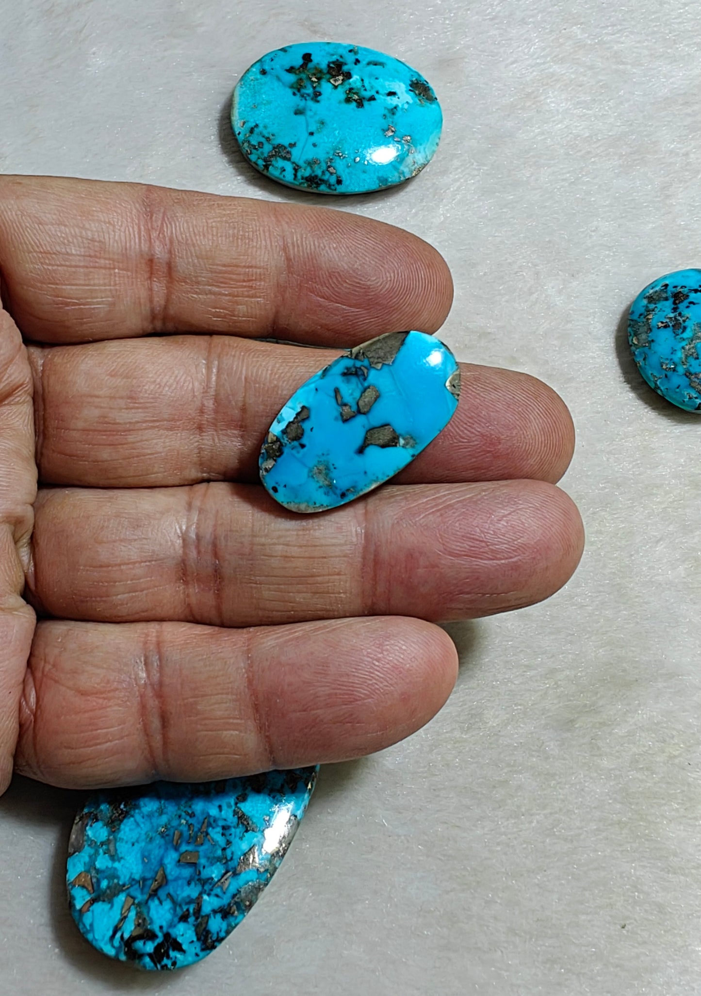 6 turquoise cabochons 82 grams