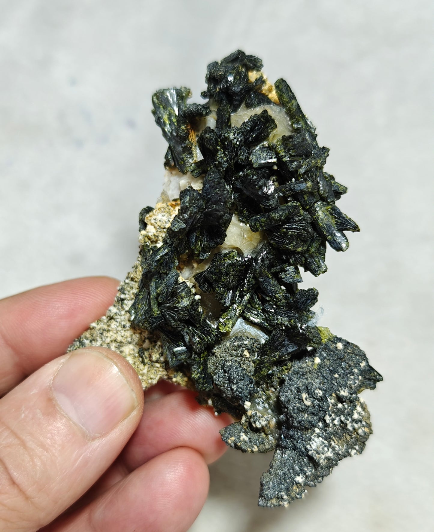 Natural Epidotes cluster 102 grams