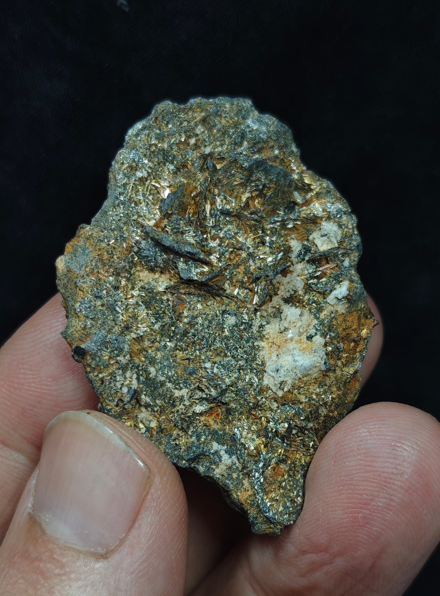 Rutile on hematite 29 grams