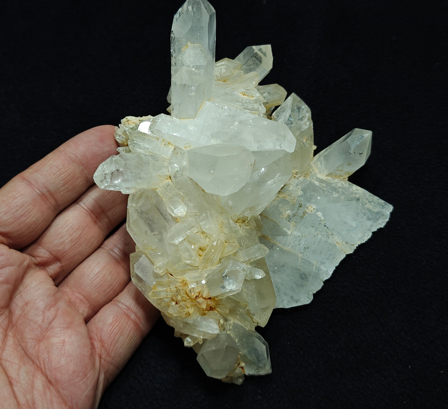An amazing specimen terminated quartz crystals with faden and chlorite inclusions 639 grams