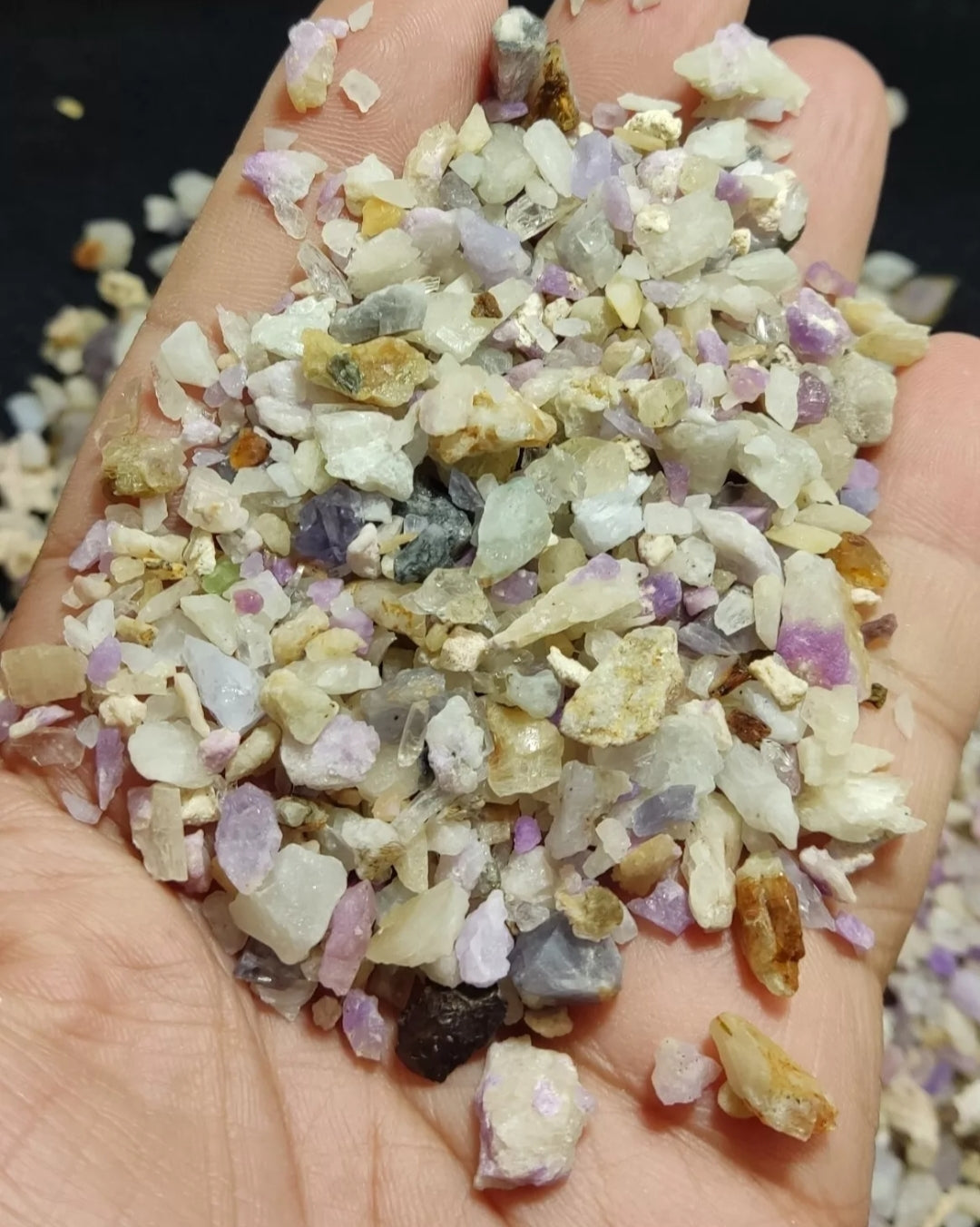 900 grams fluorescent small size rough Hackmanite