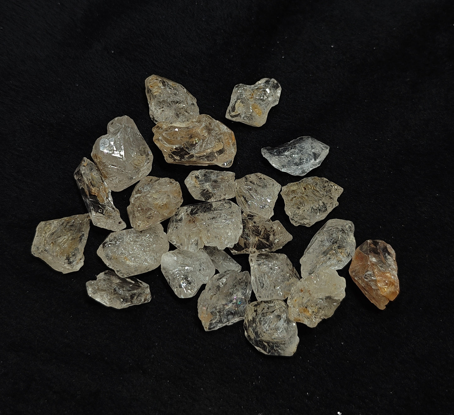 Fluorescent diamond quartz collection 140 grams