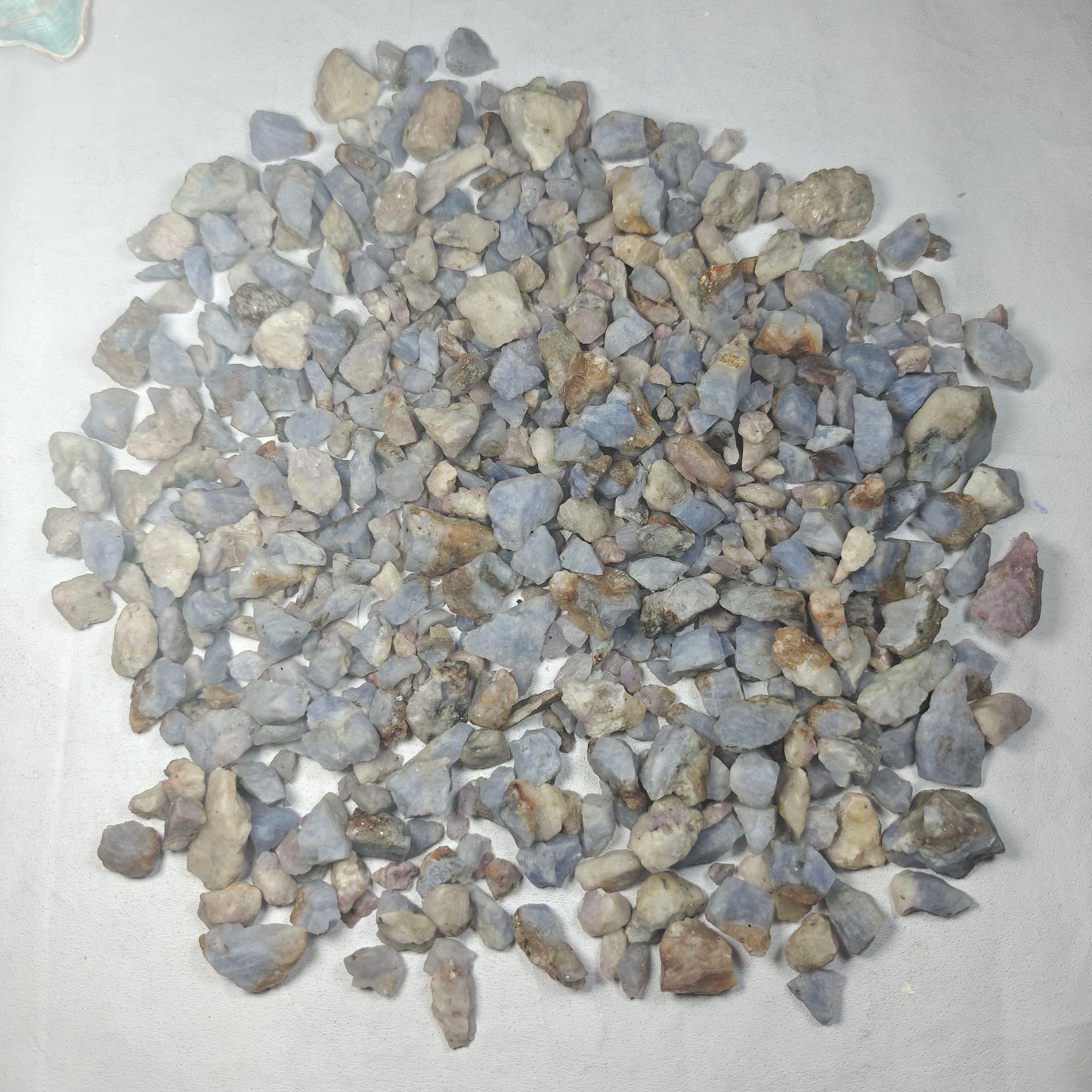 Rough Hackmanite fluorescent 680 grams