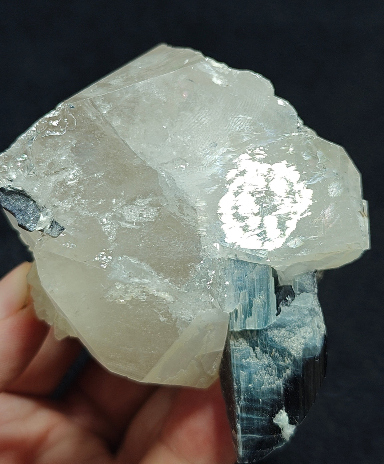 An amazing beautiful specimens of indicolite color Tourmaline embedded in terminated quartz 252 g