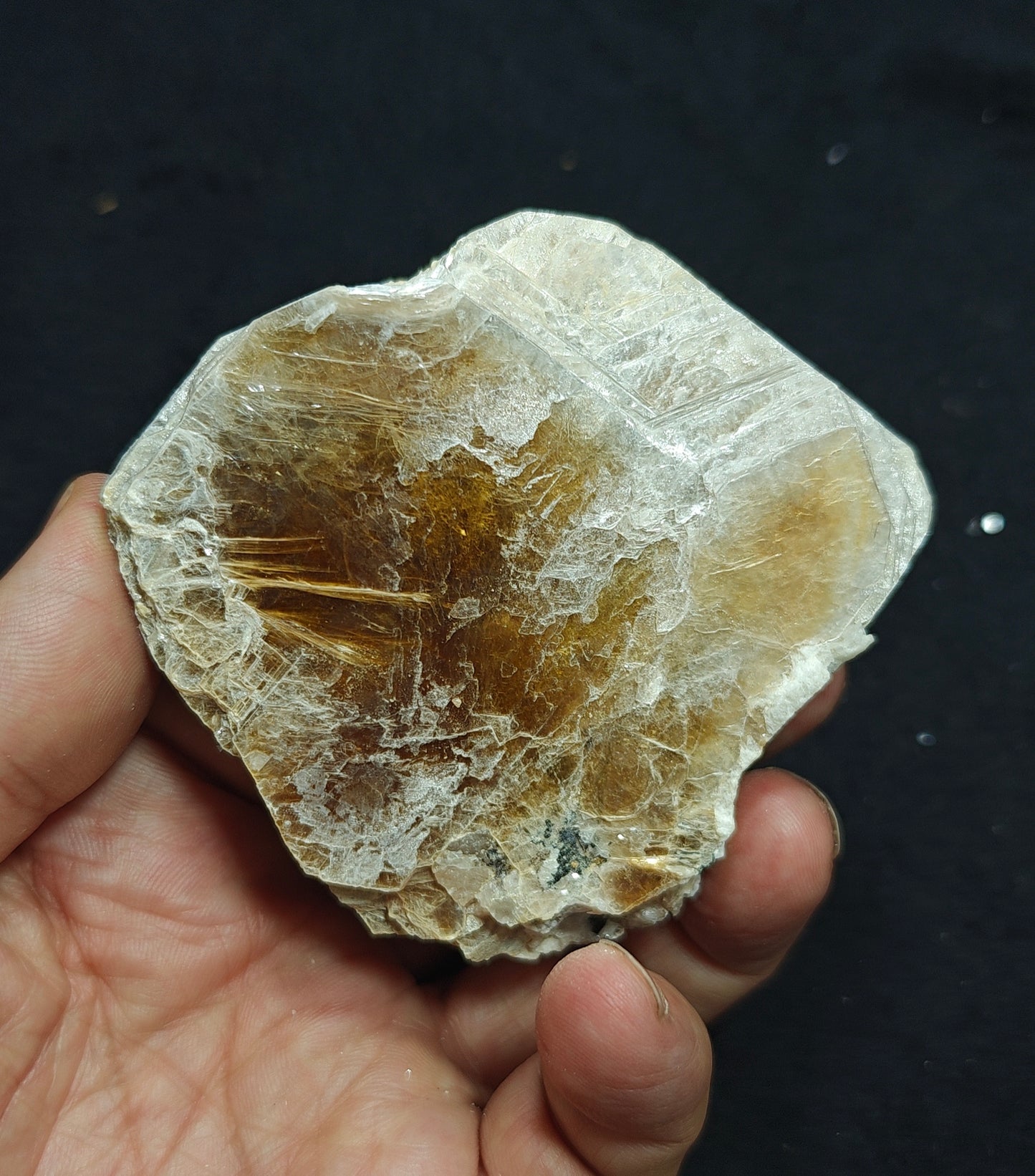 Mica variety muscovite 179 grams