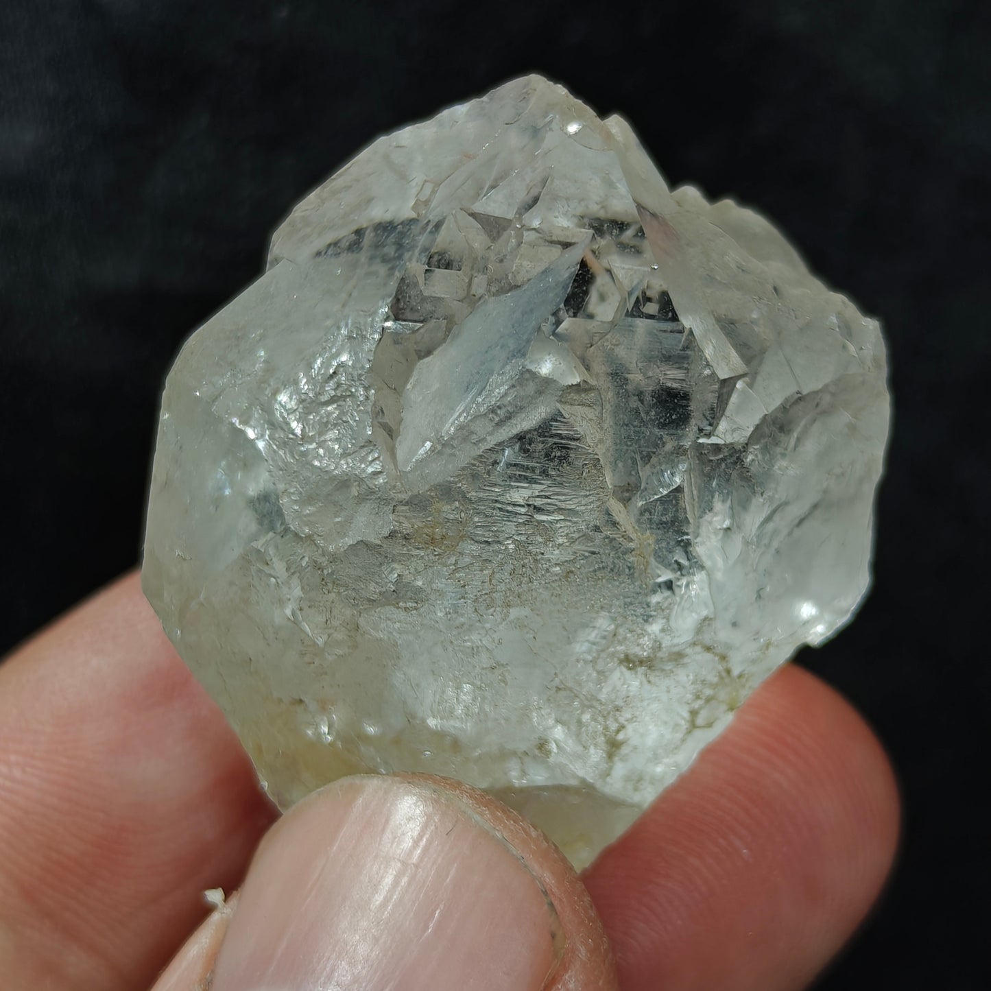 Natural gwindel quartz crystal 29 grams