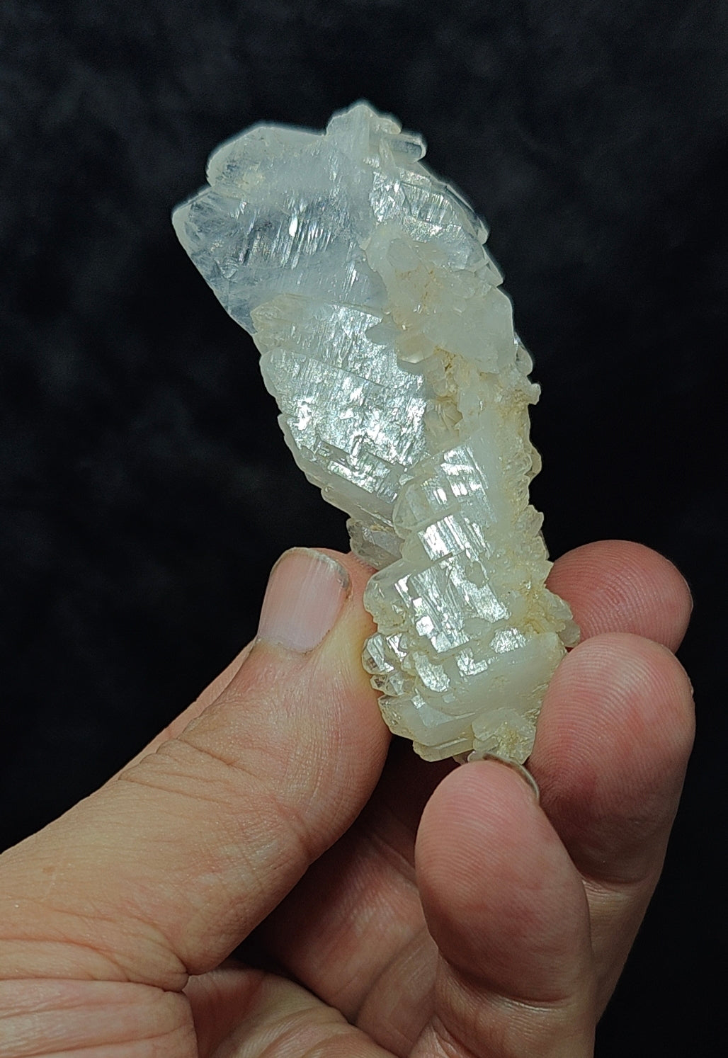 Single beautiful terminated Faden Quartz crystal specimen 45 grams