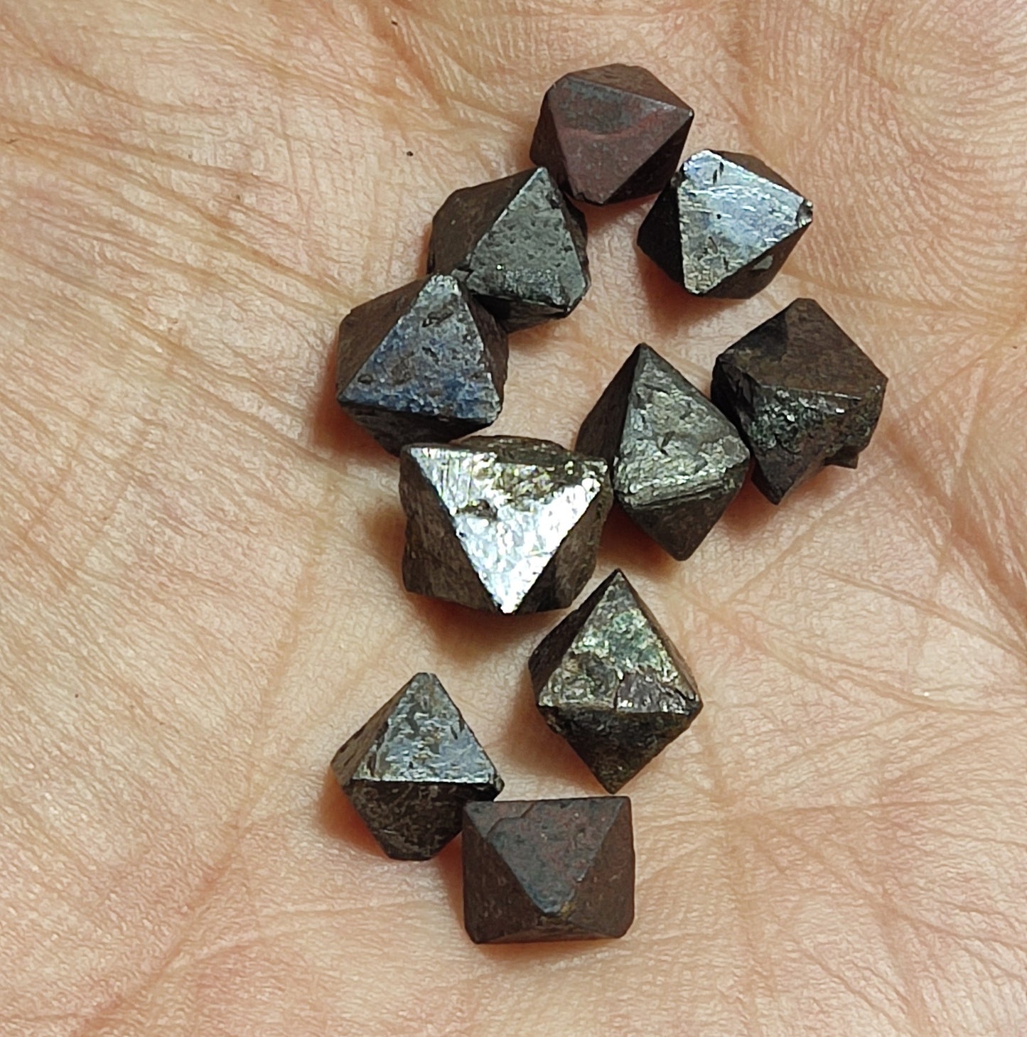10 pieces octahedron magnetite crystals lot E