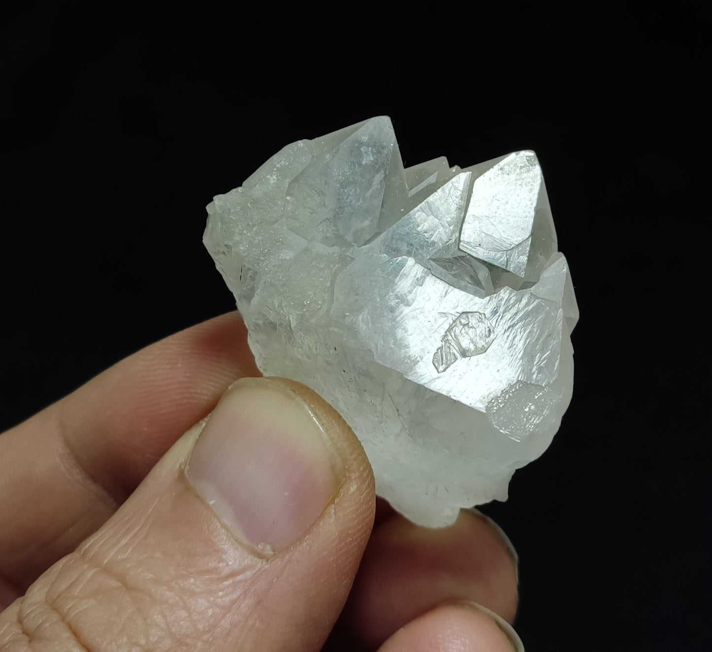 Natural terminated gwindel Quartz crystal 28 grams