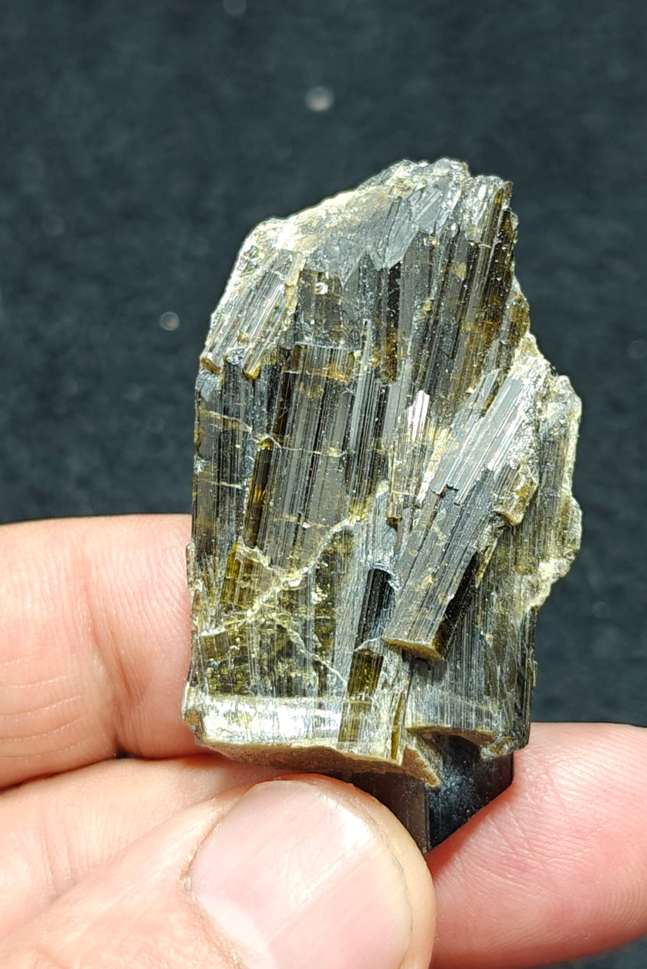 Epidote crystal 18.5 grams