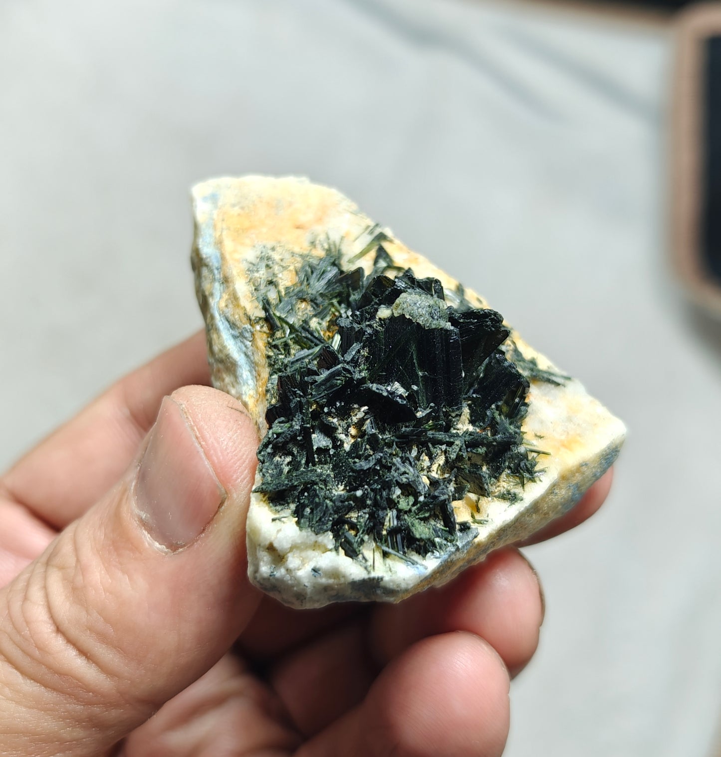 Aegirine crystals cluster specimen 67 grams