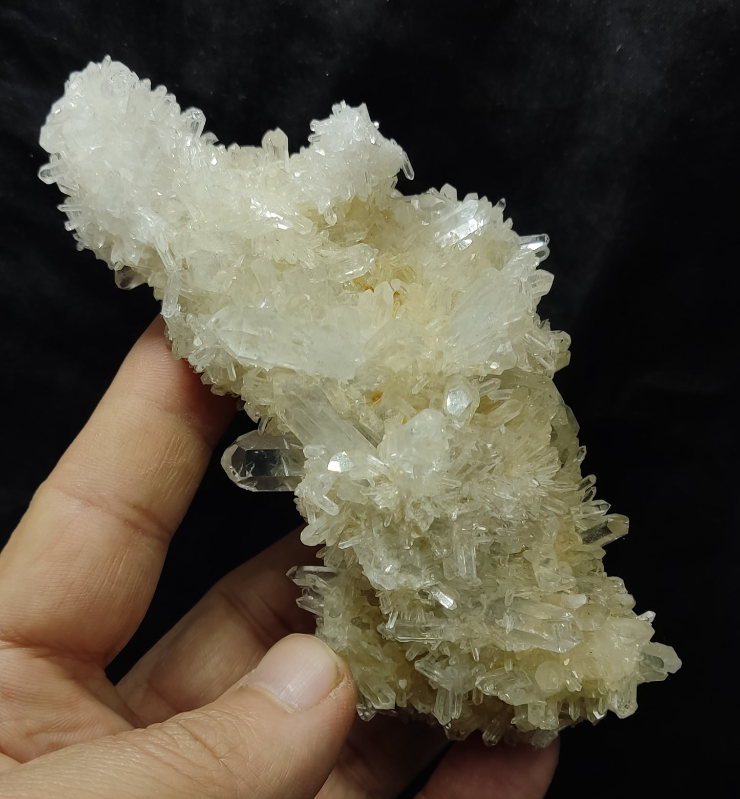 Natural Quartz Cluster on Matrix Very Lusterou 270 grams