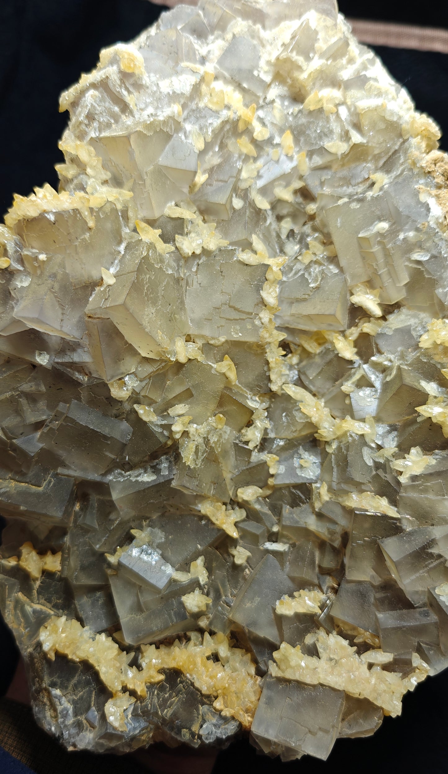 Beautiful Grey Color Fluorite plate with Dogteeth calcite crystals 1580 grams