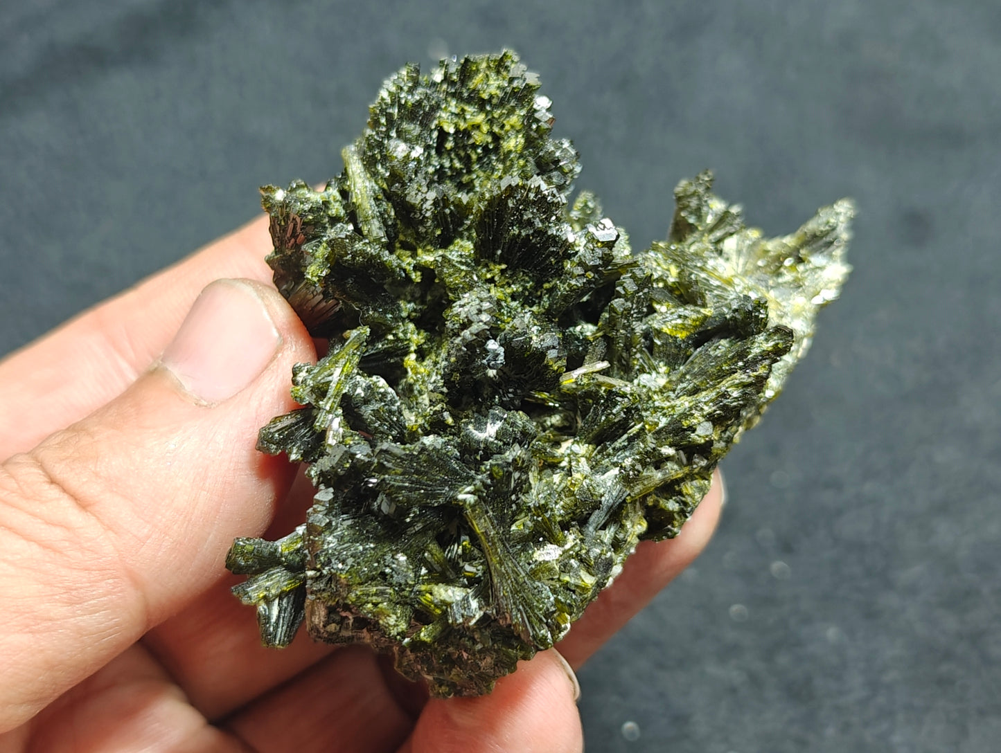 Natural epidote cluster dark green color 71 grams