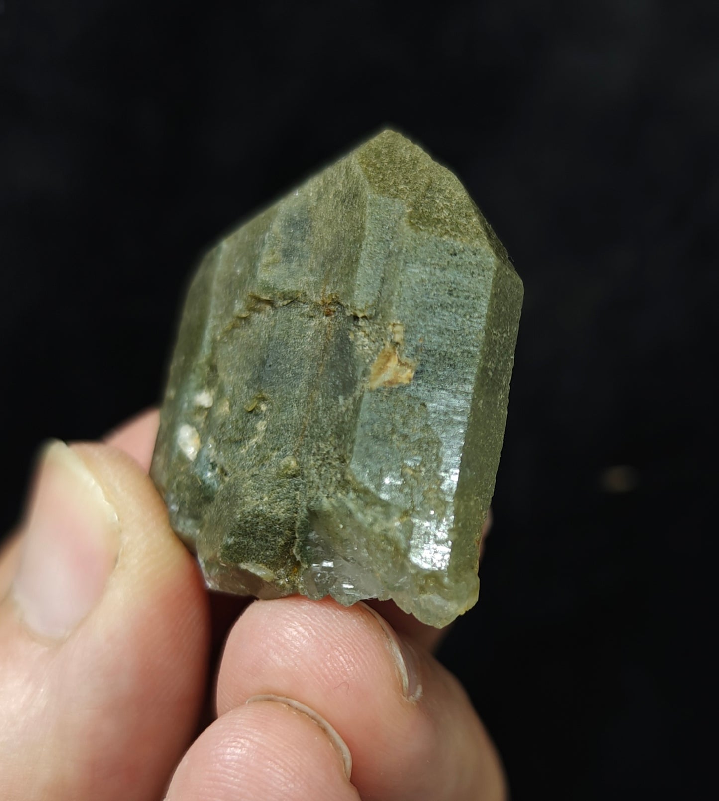 Natural chlorite quartz crystal 24 geams