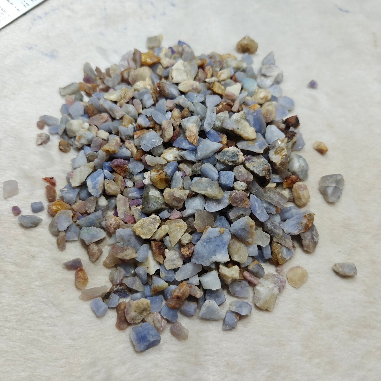 Rough Hackmanite fluorescent 450 grams