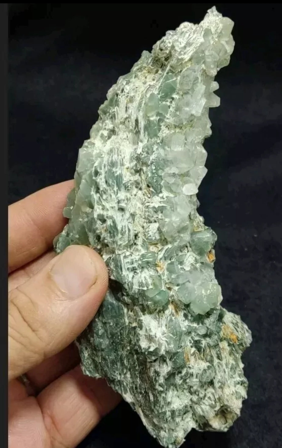 Periclene Albite with byss-olite inclusions 318 grams