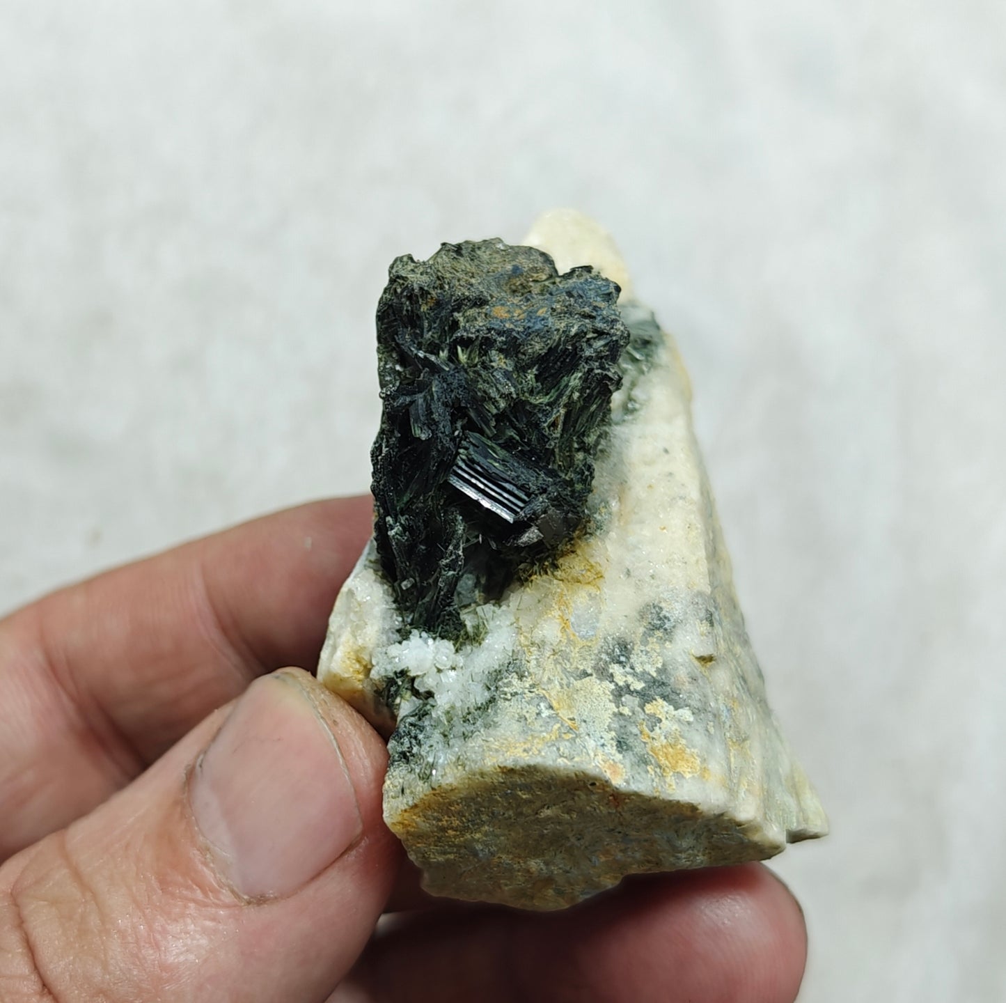 Aegirine crystals specimen 49 grams