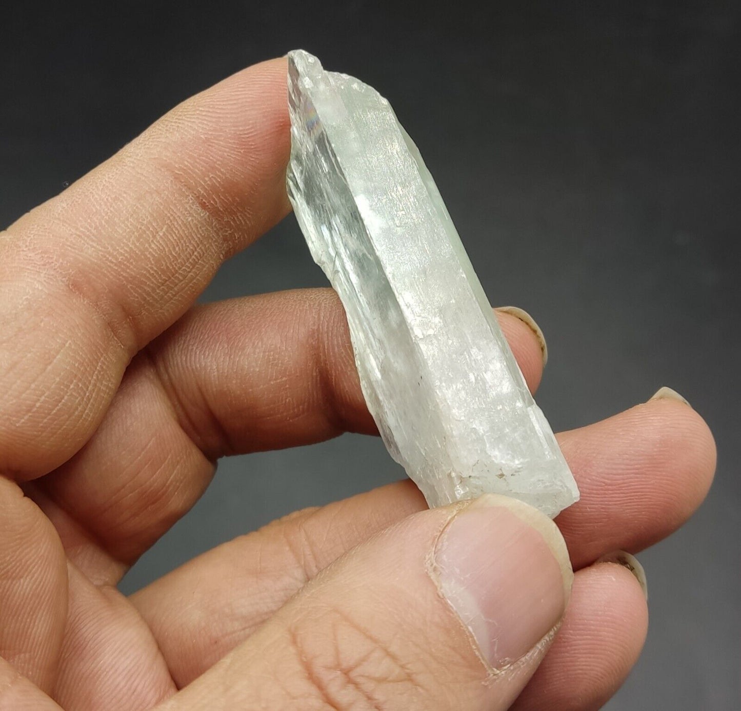 30 grams Natural spodumene floater crystal