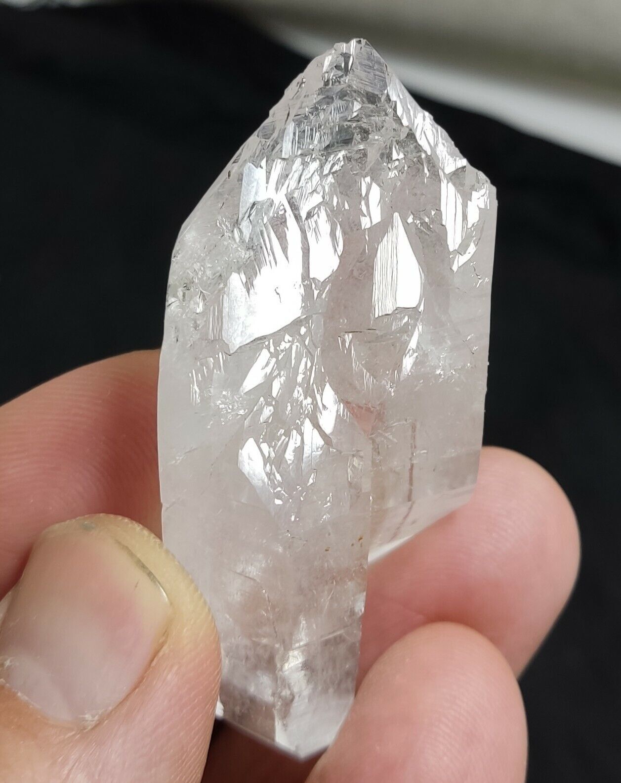 A very Aesthetic Natural beautifully terminated Quartz crystal 35 grams