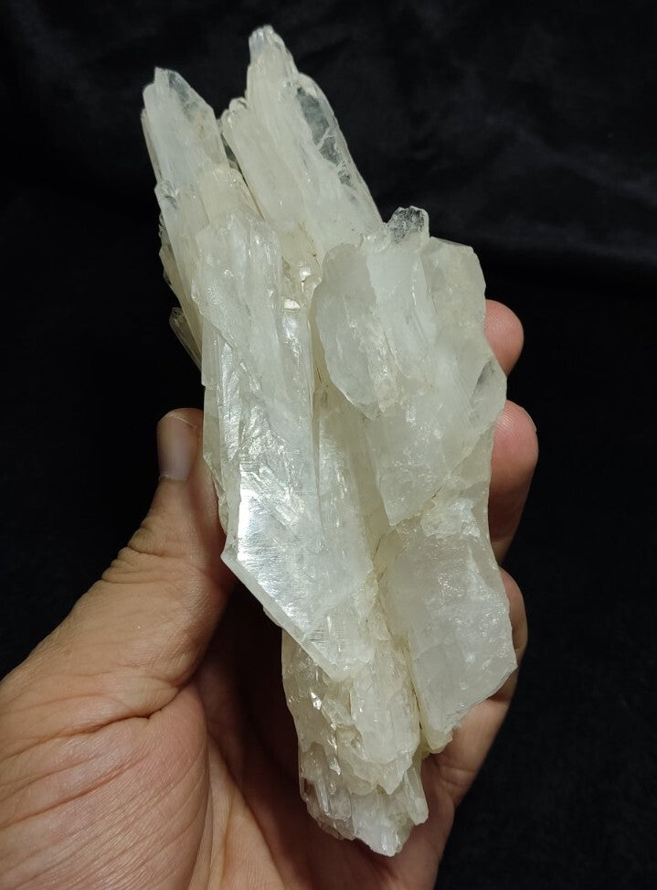 Very Aesthetic Faden Like Quartz Crystal Cluster 409 grams