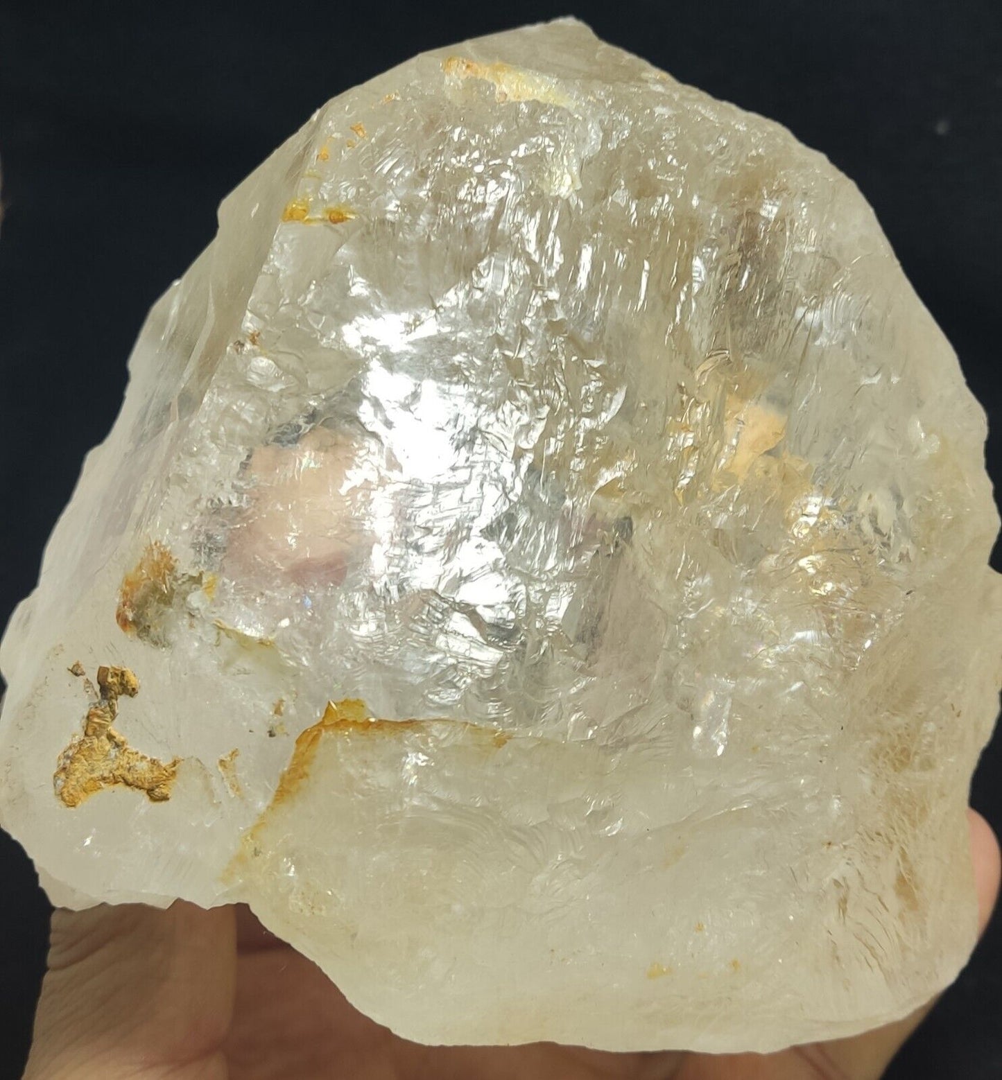 An Aesthetic large specimen of naturally terminated quartz crystal 1530 grams