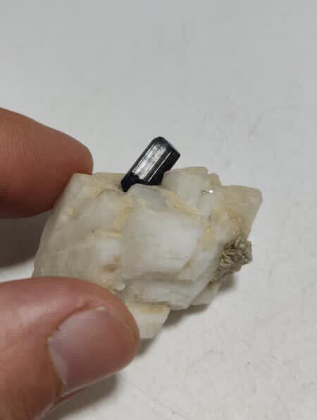 Tourmaline on albite 36g, 5x3x2.5cm