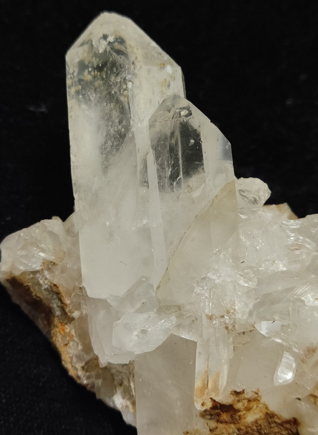 An Aesthetic Natural beautifully terminated Quartz cluster on matrix 121 grams