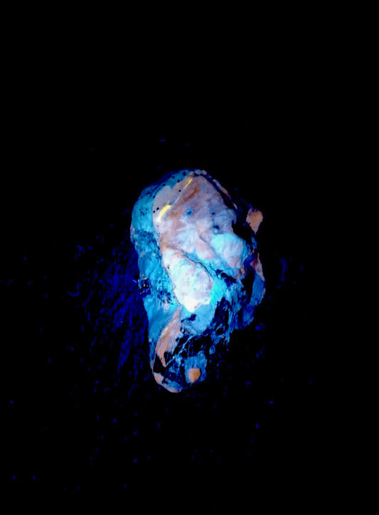Partly Fluorescent Lazurite 84 Grams