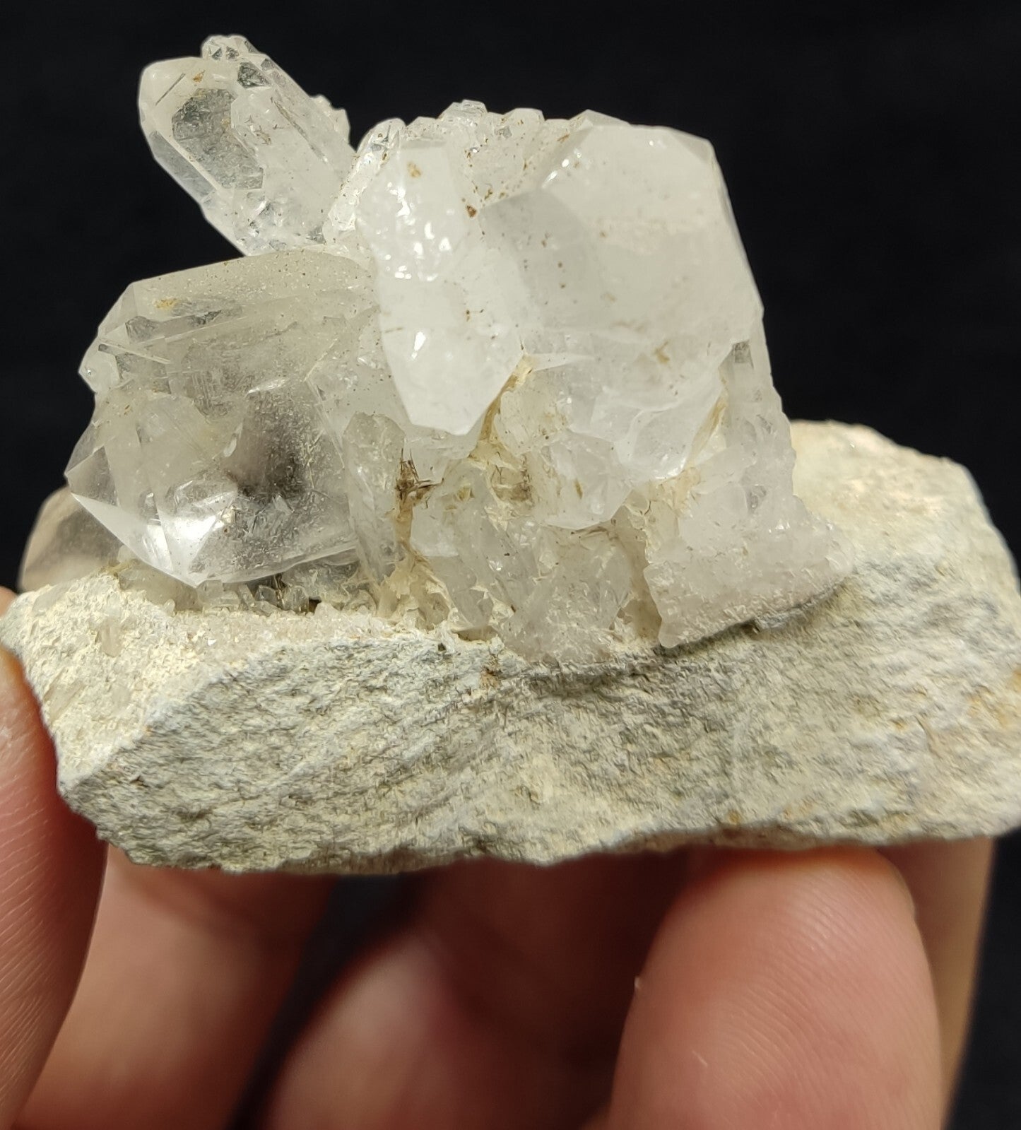 An Aesthetic terminated specimen of Quartz cluster on matrix 73 grams