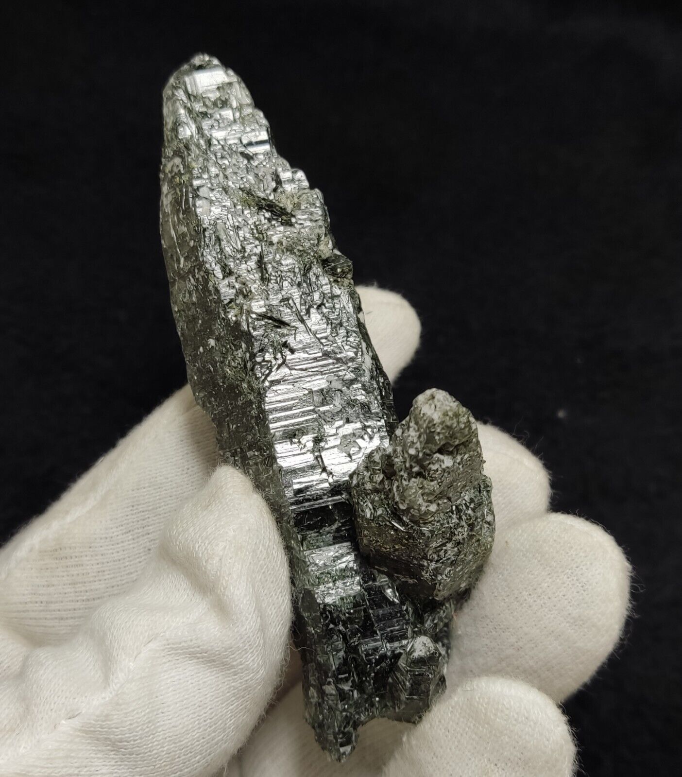 An Aesthetic Natural terminated Chlorite Quartz crystal specimen 88 grams