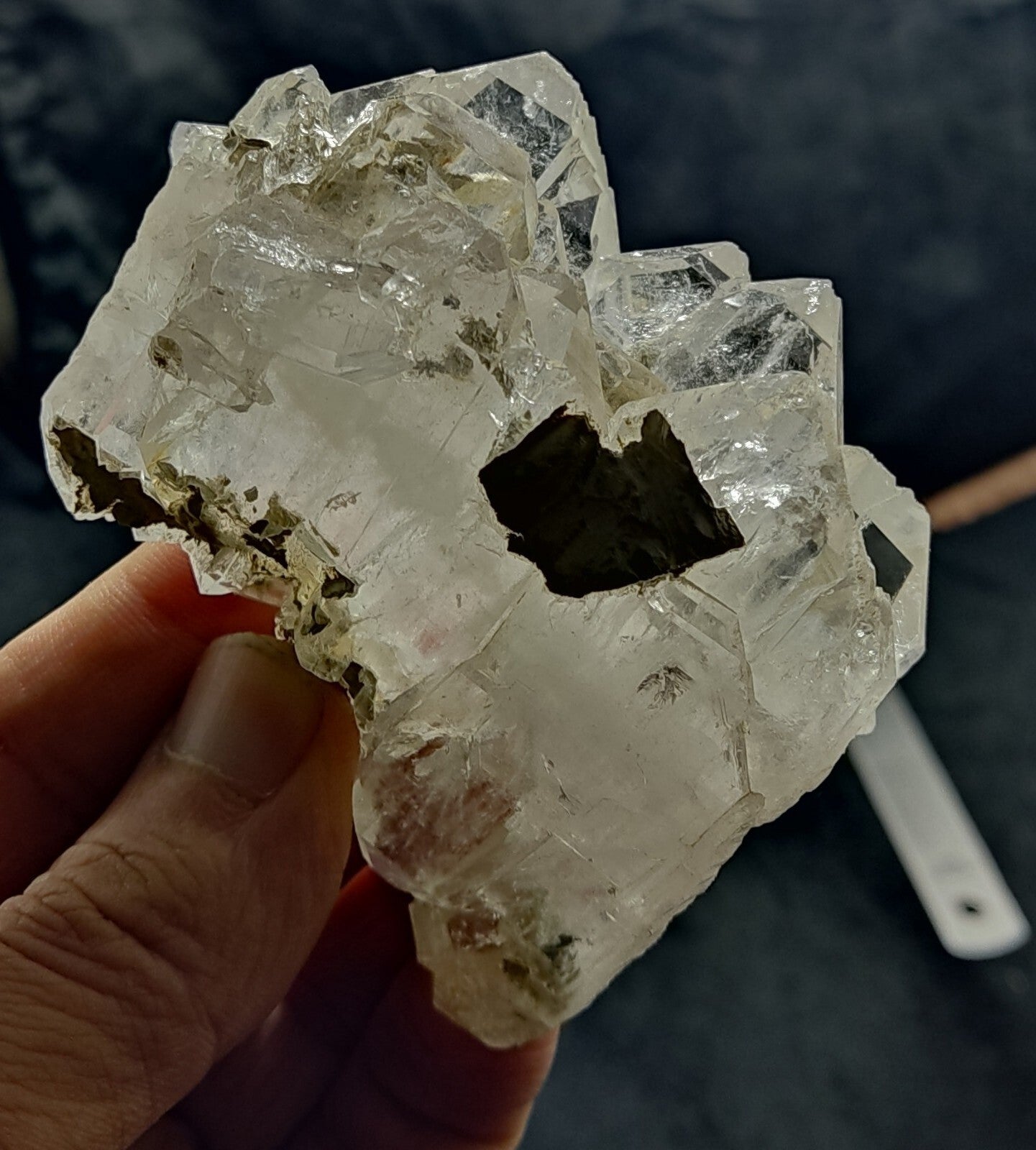 A Very Aesthetic Faden Like Quartz Cluster 181 grams