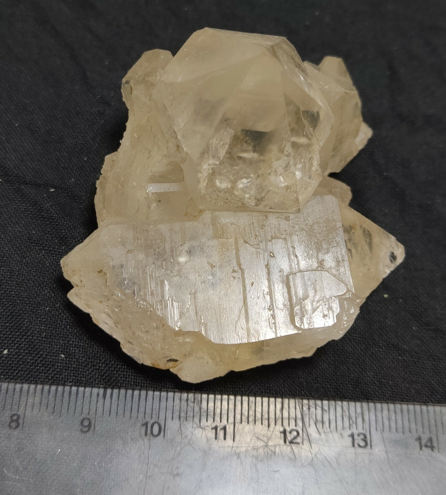 An aesthetic specimen of terminated Quartz crystals cluster 86 grams