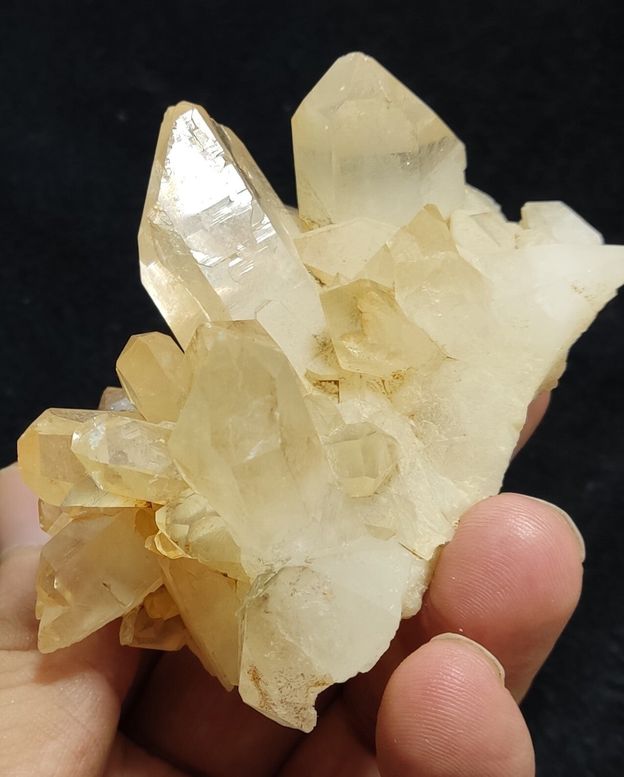 An Aesthetic terminated specimen of Quartz cluster 201 grams