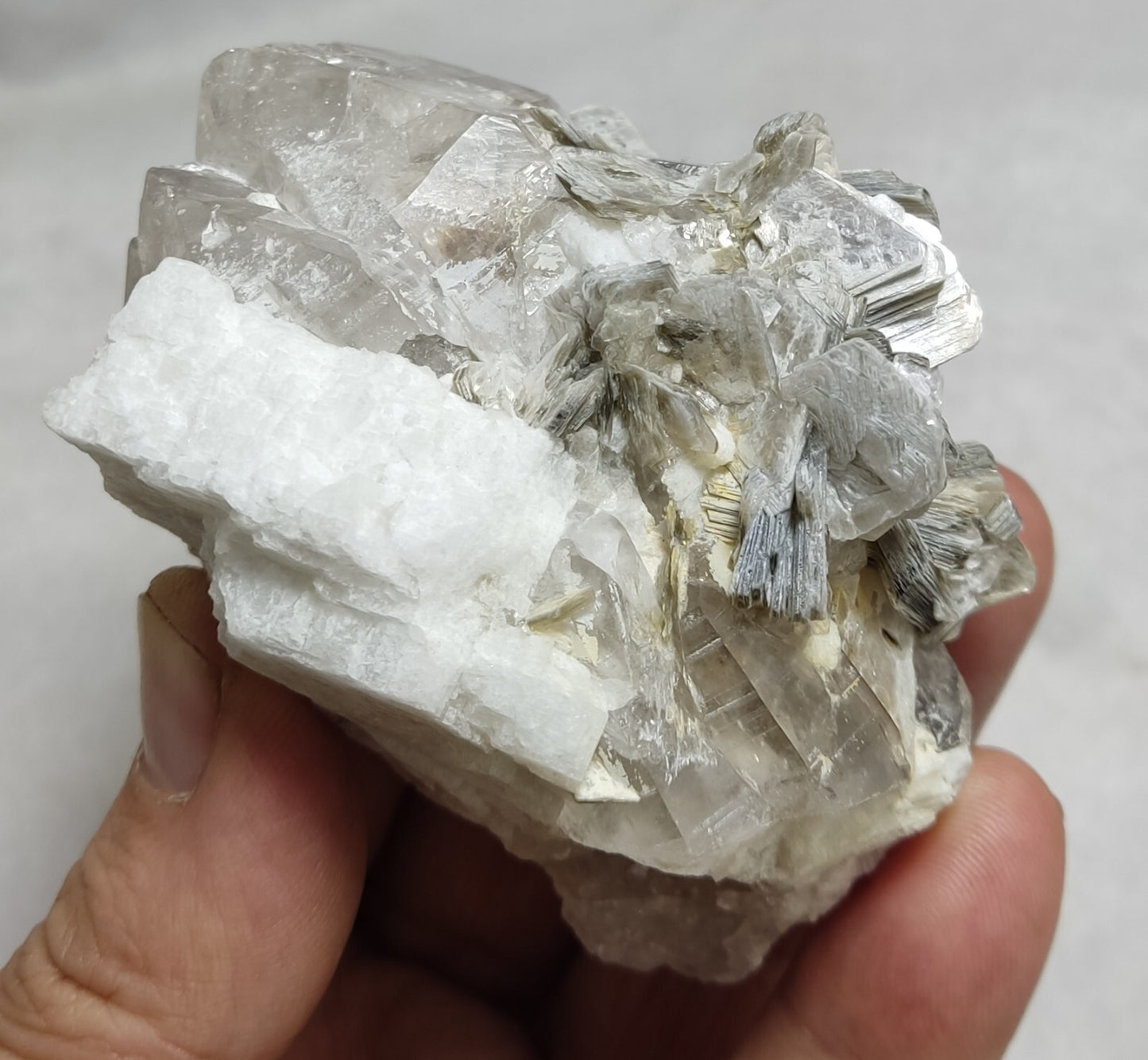 An amazing specimen of quartz with muscovite and albite 260 grams