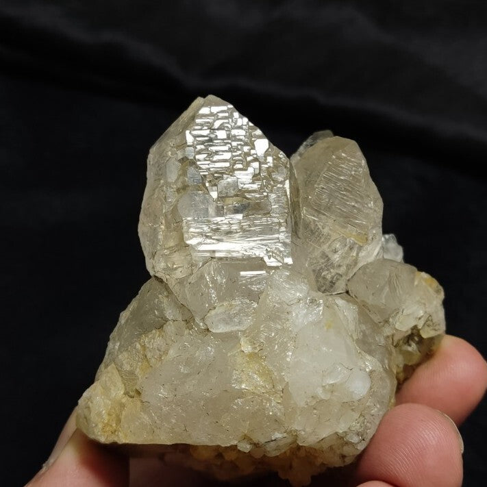 Natural terminated Quartz Crystal Specimen 253 grams