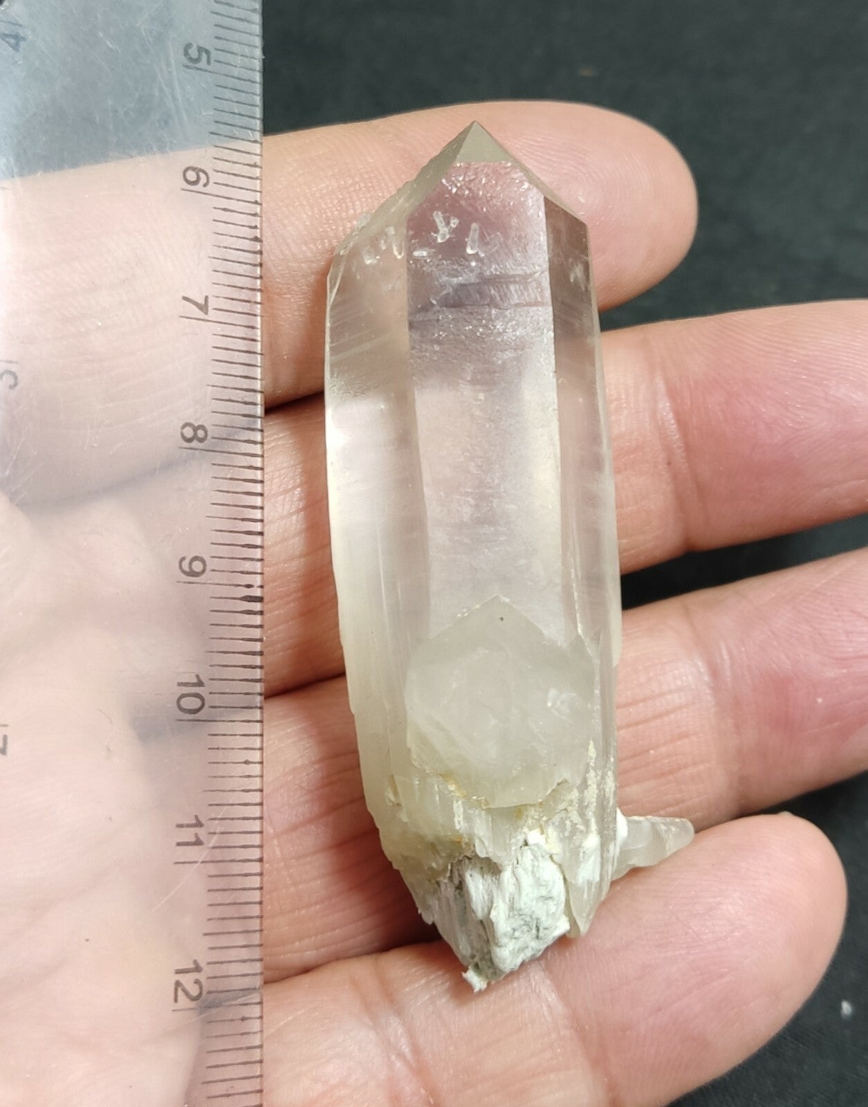An amazing specimen of terminated Quartz crystal with unique inclusions 39 grams