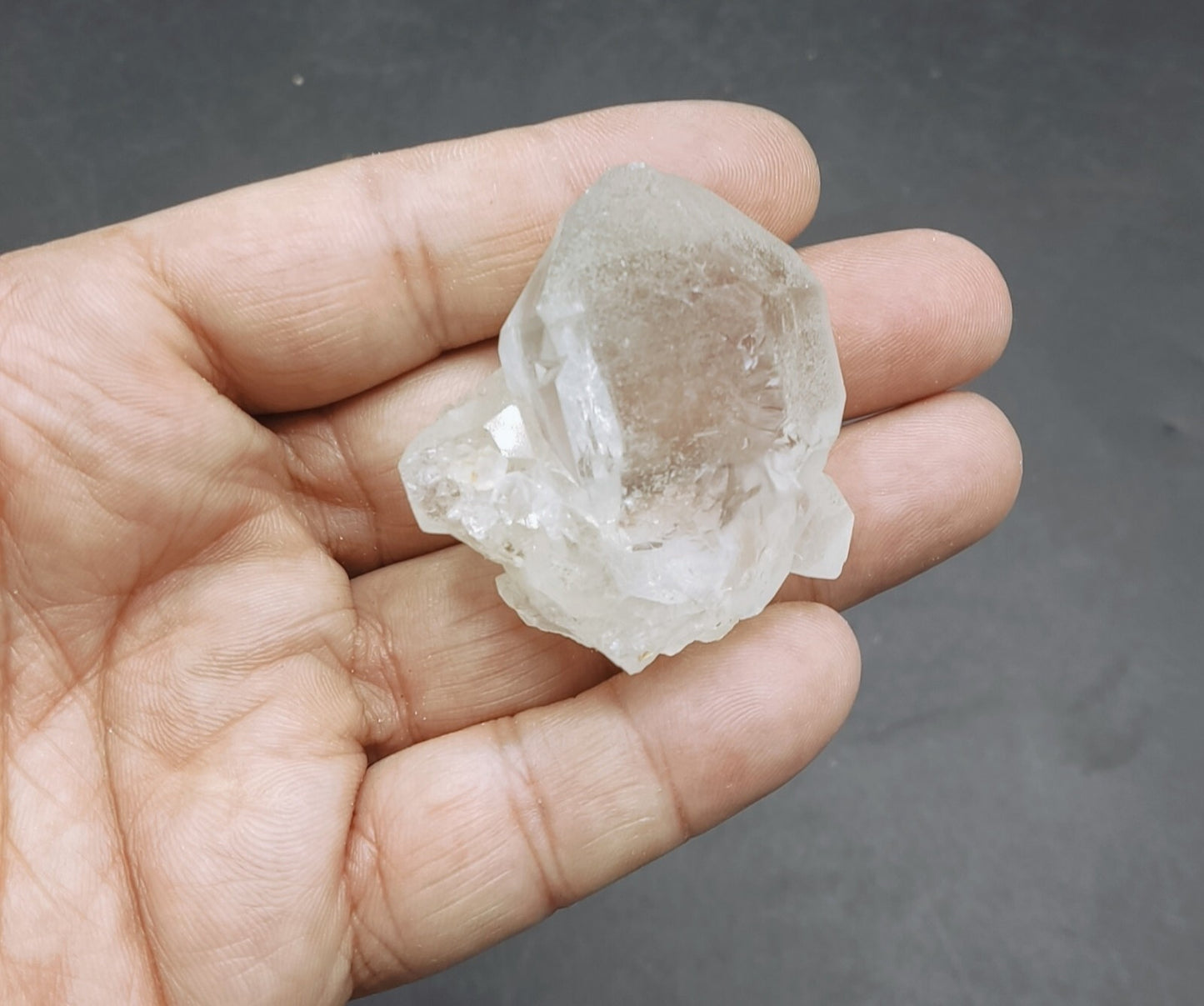 An Aesthetic terminated specimen of Quartz crystal 59 grams